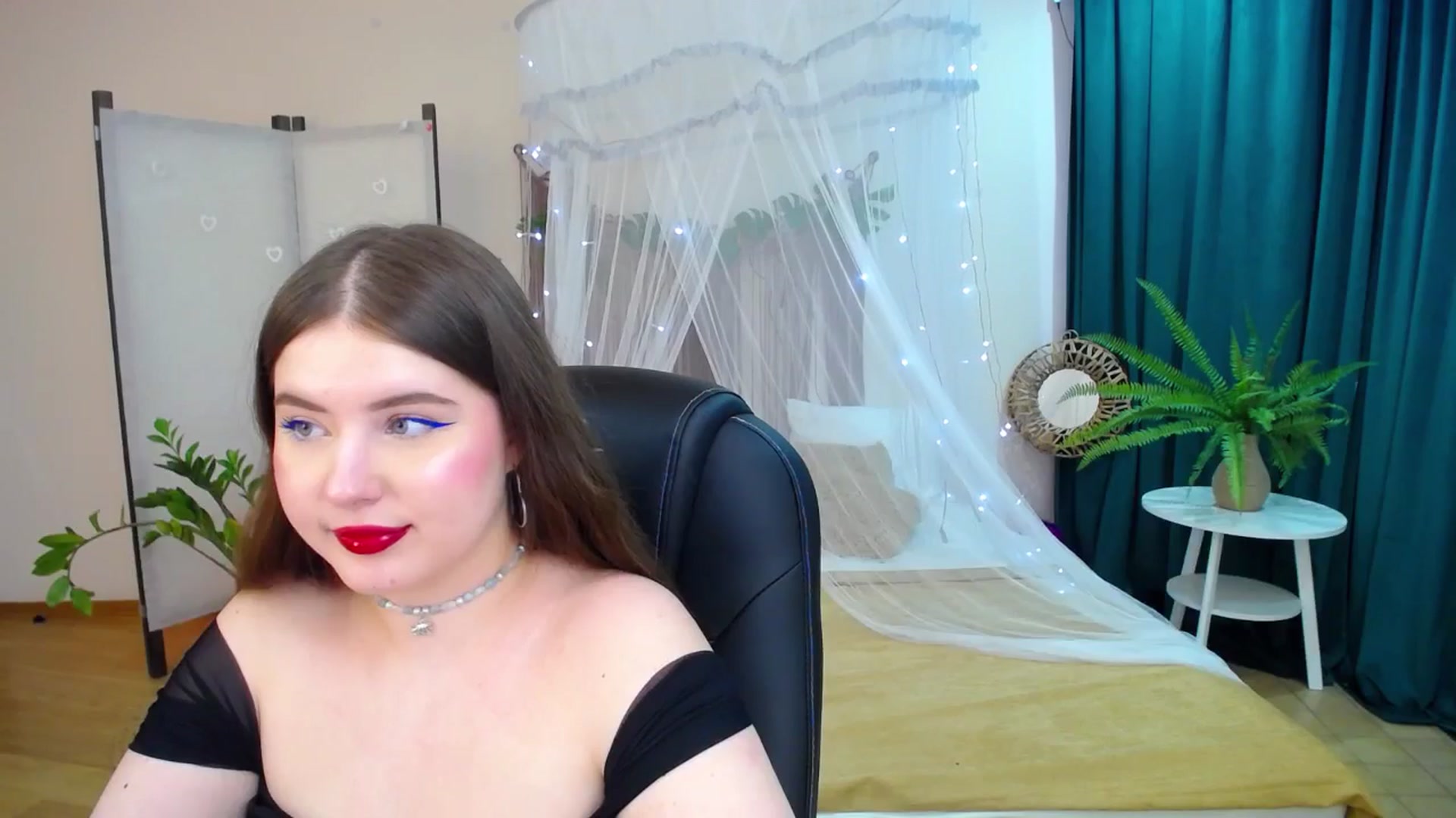 Gallery image thumbnail from AdmireMyEyes's myfreecams stream on, 03/23/2025, 07:46 image 17 of 20