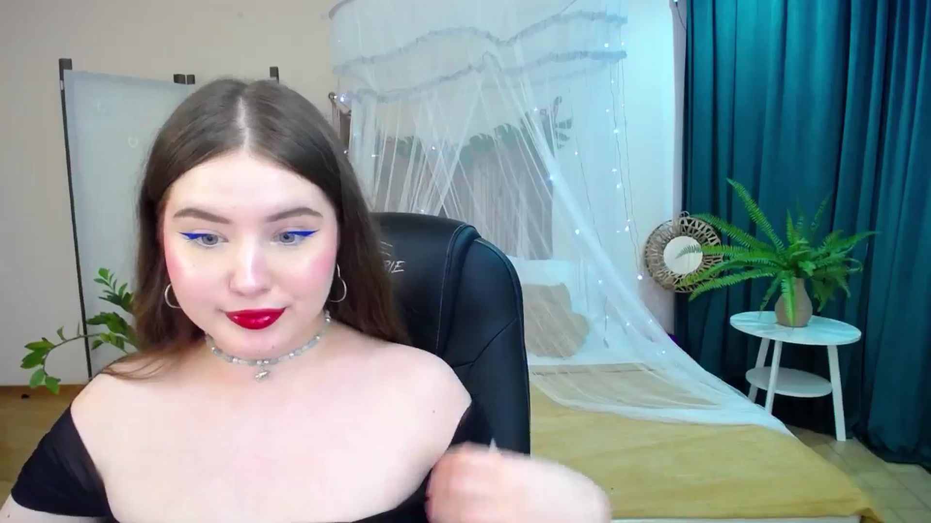 Gallery image thumbnail from AdmireMyEyes's myfreecams stream on, 03/23/2025, 07:46 image 12 of 20