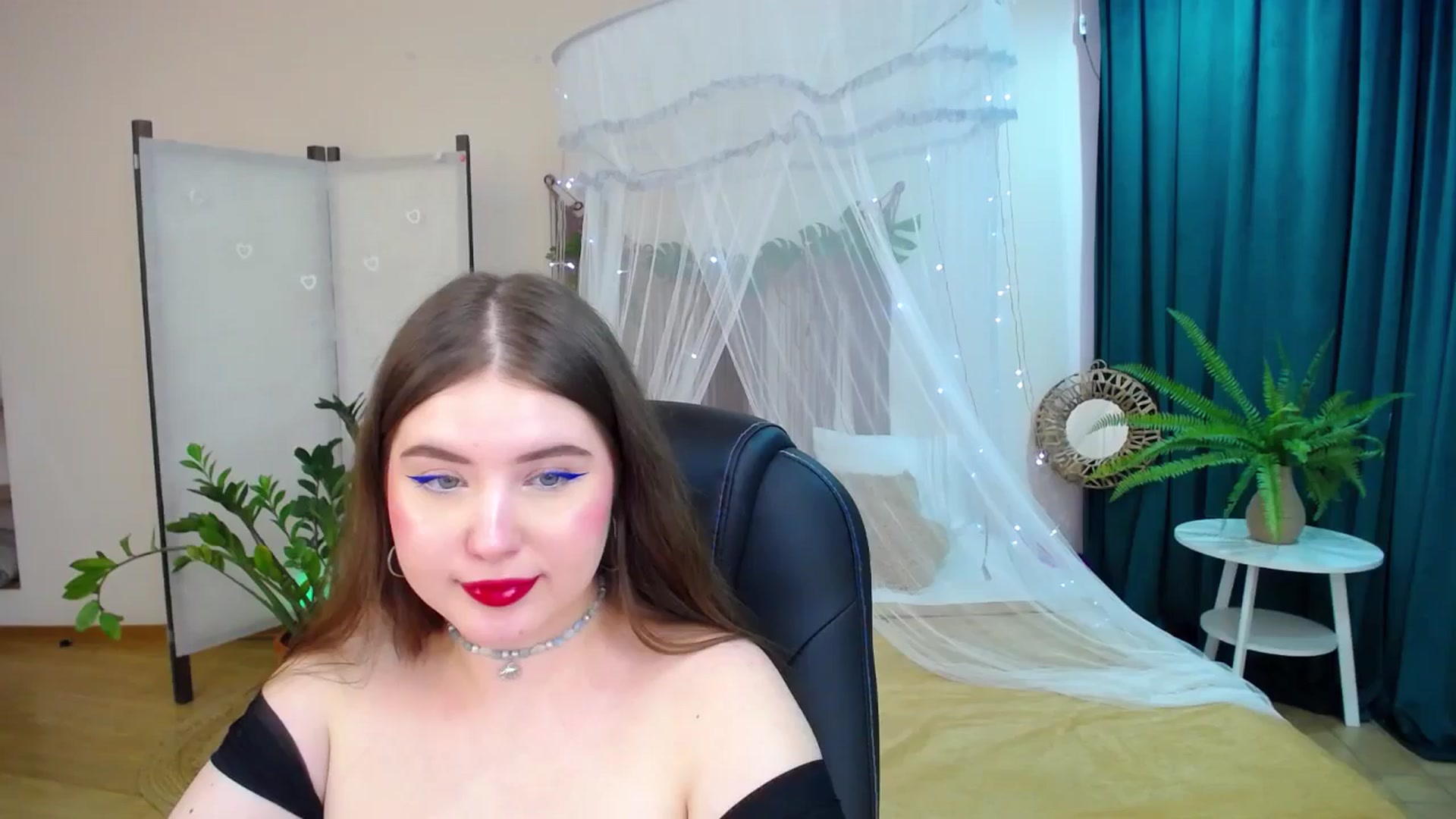 Gallery image thumbnail from AdmireMyEyes's myfreecams stream on, 03/23/2025, 09:45 image 11 of 20