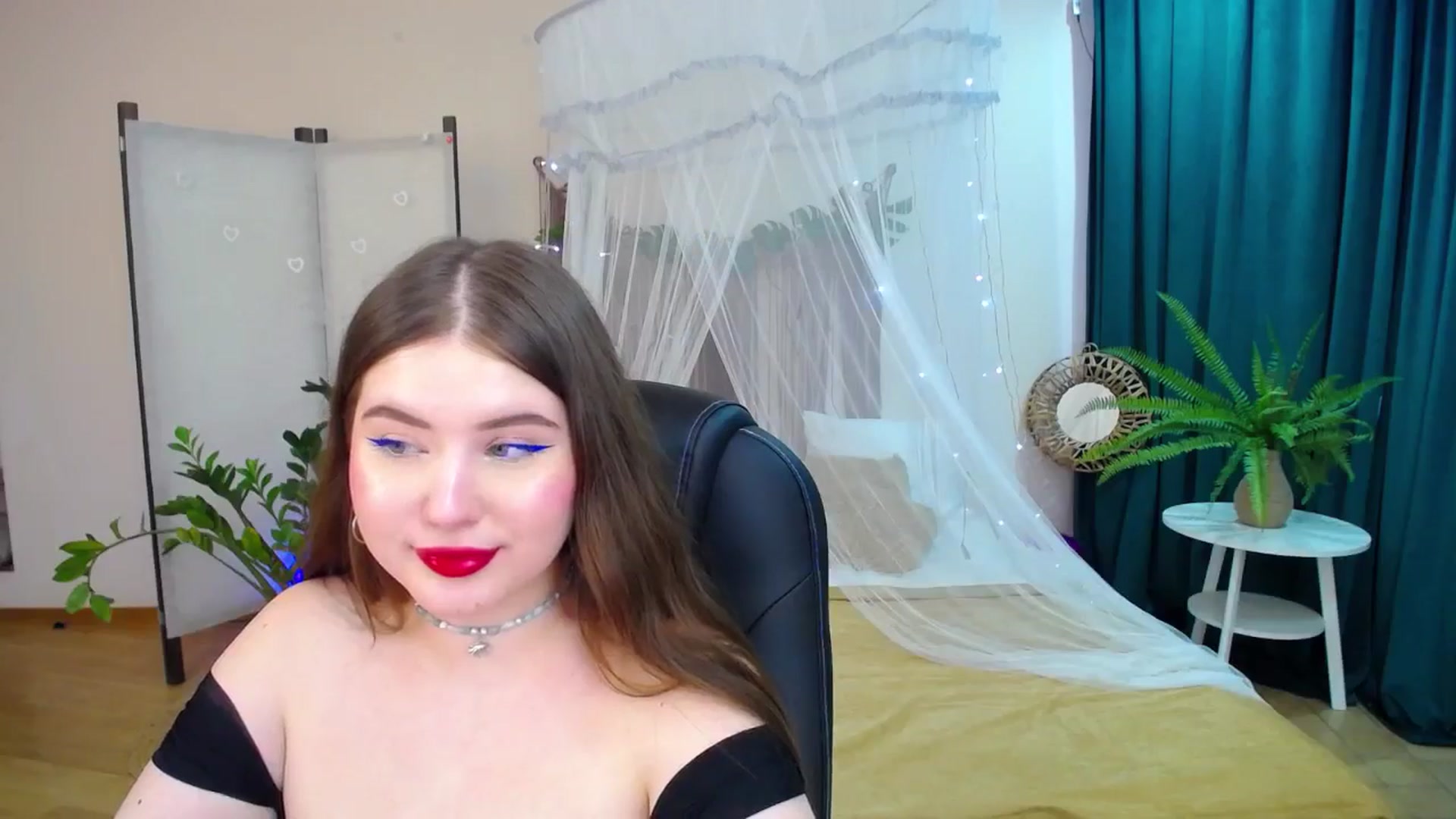 Gallery image thumbnail from AdmireMyEyes's myfreecams stream on, 03/23/2025, 09:45 image 15 of 20