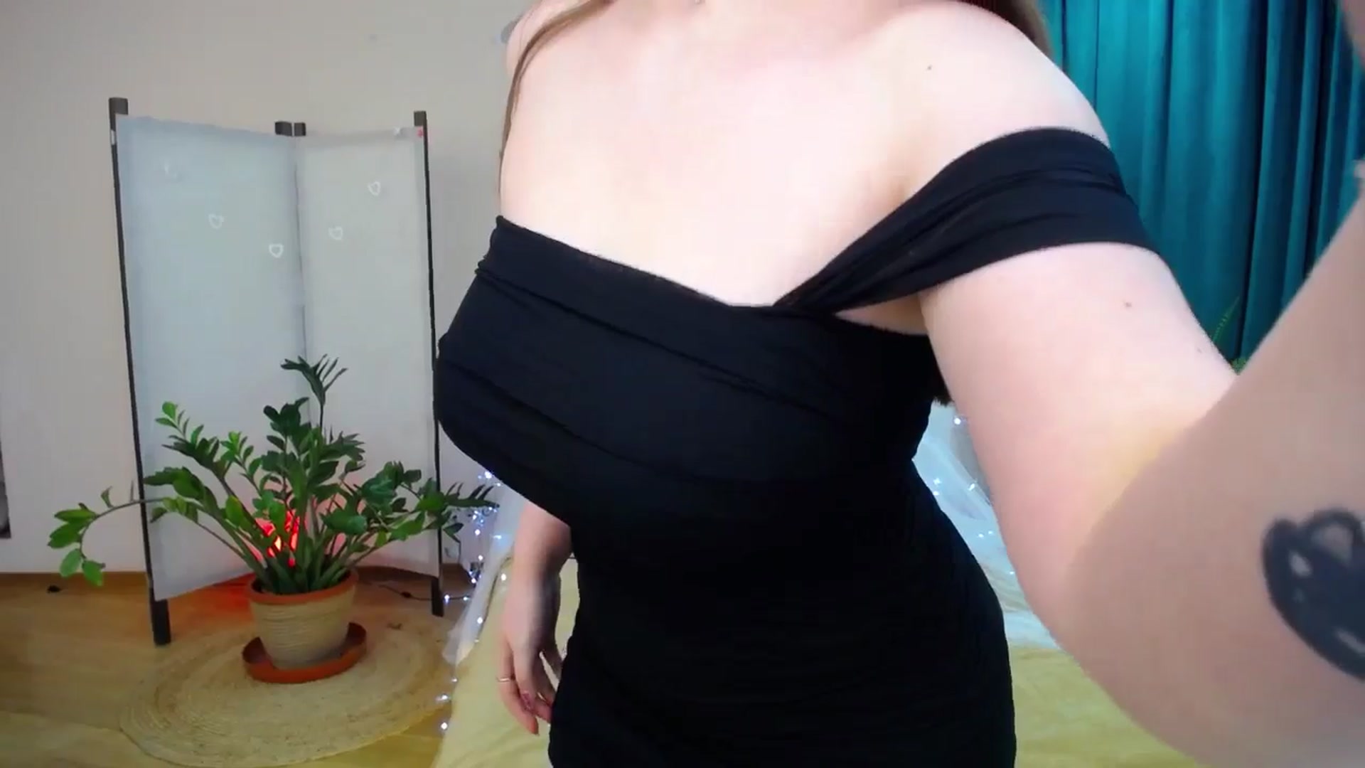 Gallery image thumbnail from AdmireMyEyes's myfreecams stream on, 03/23/2025, 09:45 image 17 of 20