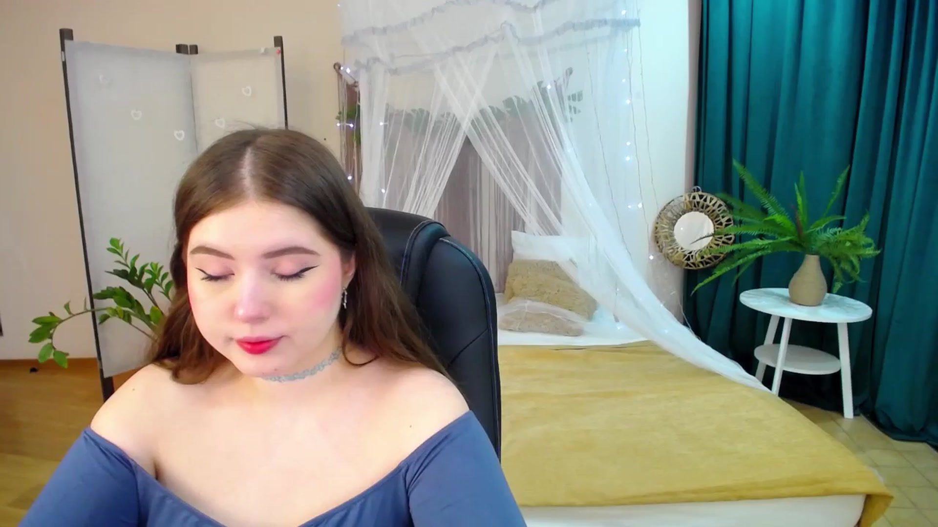 Gallery image thumbnail from AdmireMyEyes's myfreecams stream on, 03/24/2025, 18:37 image 2 of 20