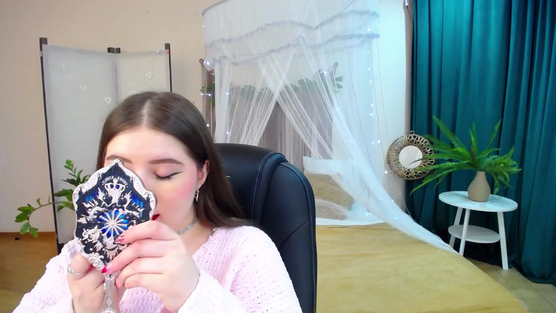 Gallery image thumbnail from AdmireMyEyes's myfreecams stream on, 03/24/2025, 20:41 image 1 of 20