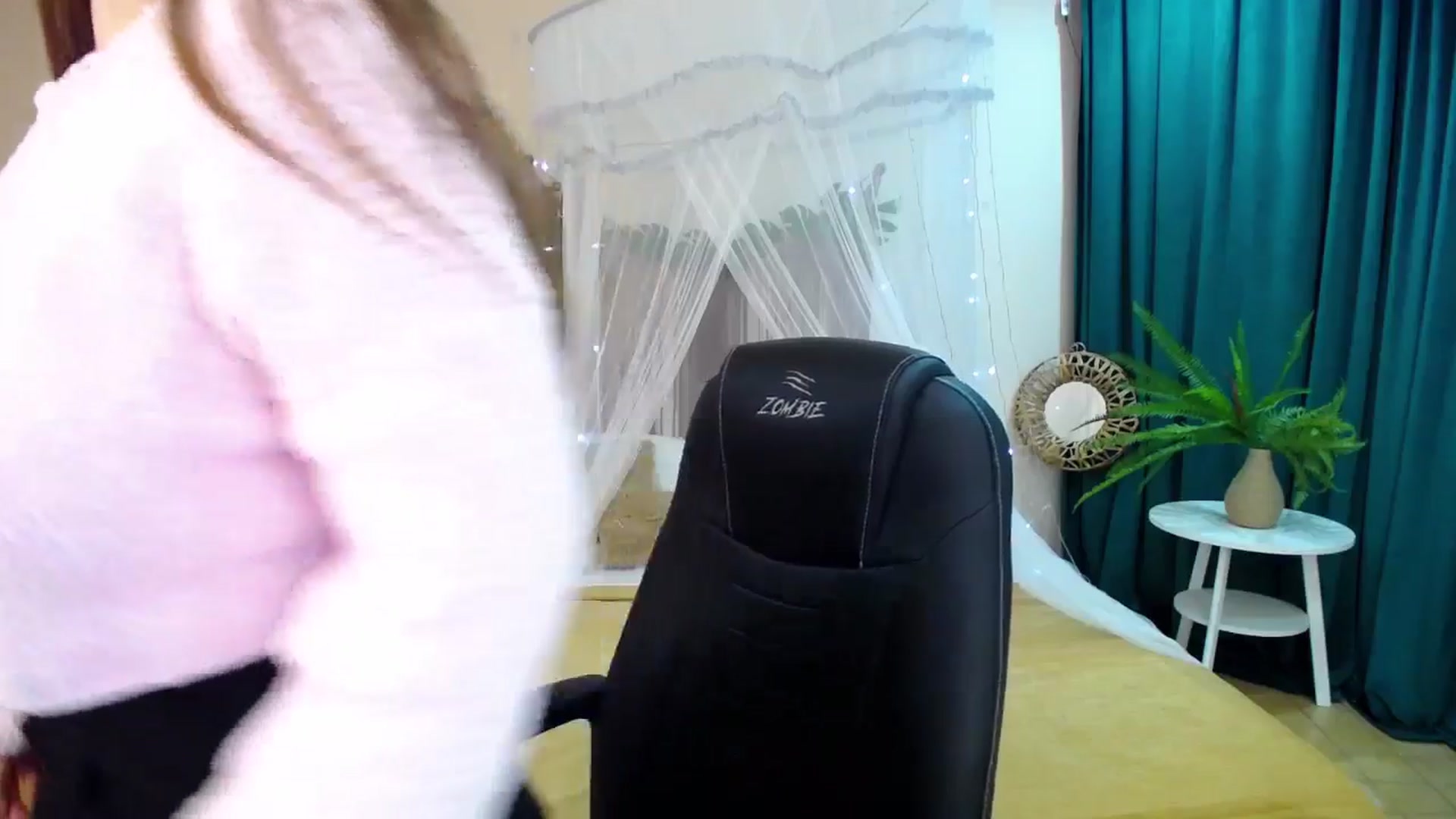 Gallery image thumbnail from AdmireMyEyes's myfreecams stream on, 03/24/2025, 20:41 image 4 of 20