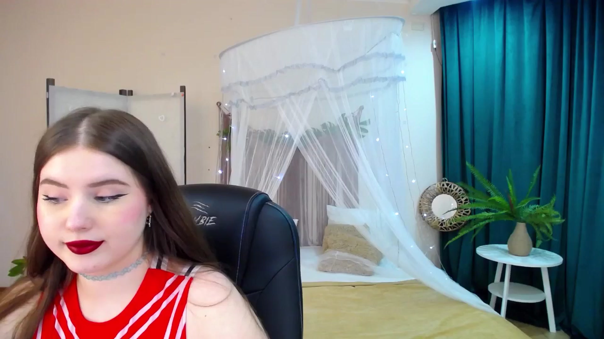 Gallery image thumbnail from AdmireMyEyes's myfreecams stream on, 03/25/2025, 24:37 image 10 of 20