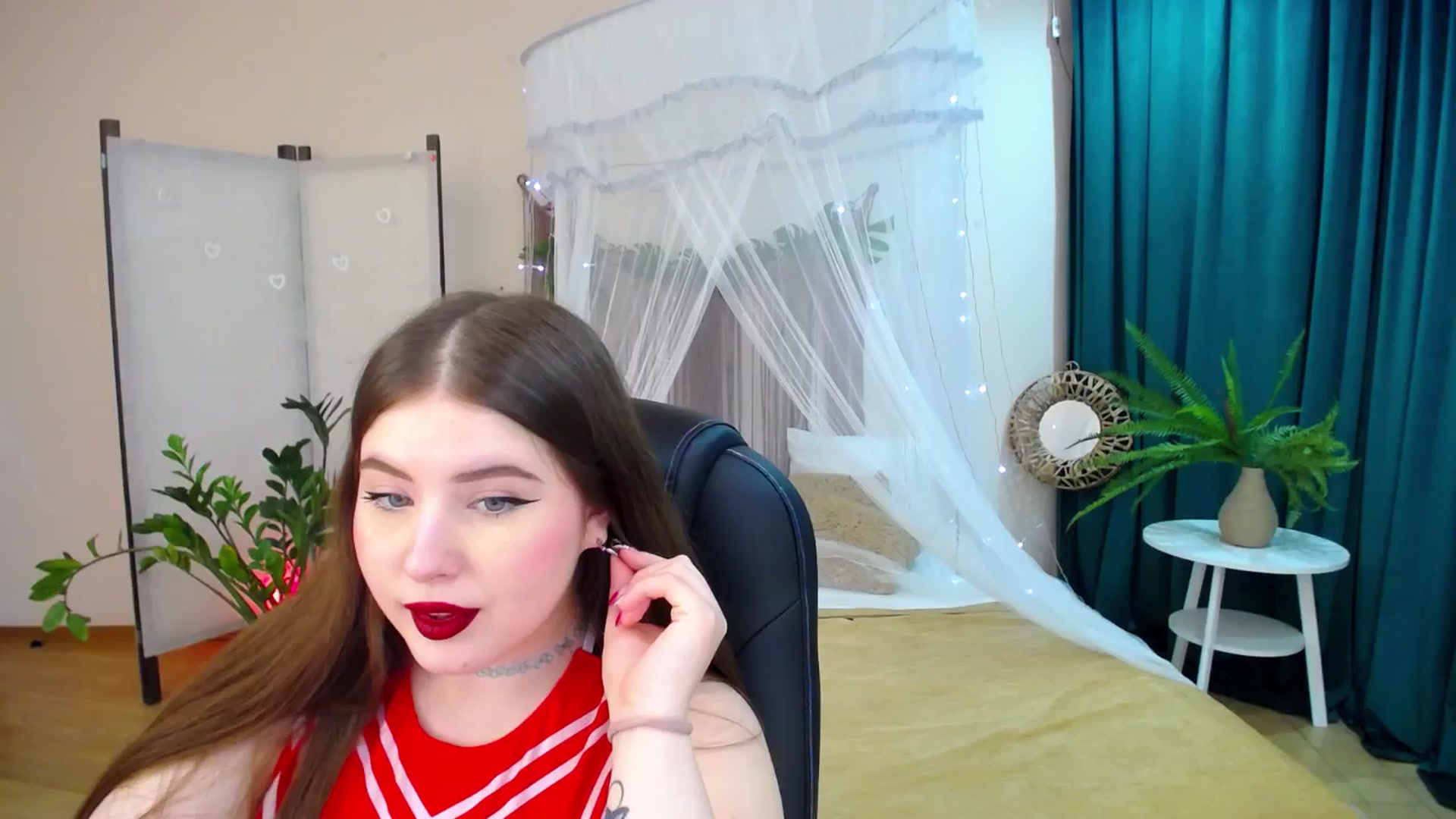 Gallery image thumbnail from AdmireMyEyes's myfreecams stream on, 03/25/2025, 24:37 image 12 of 20