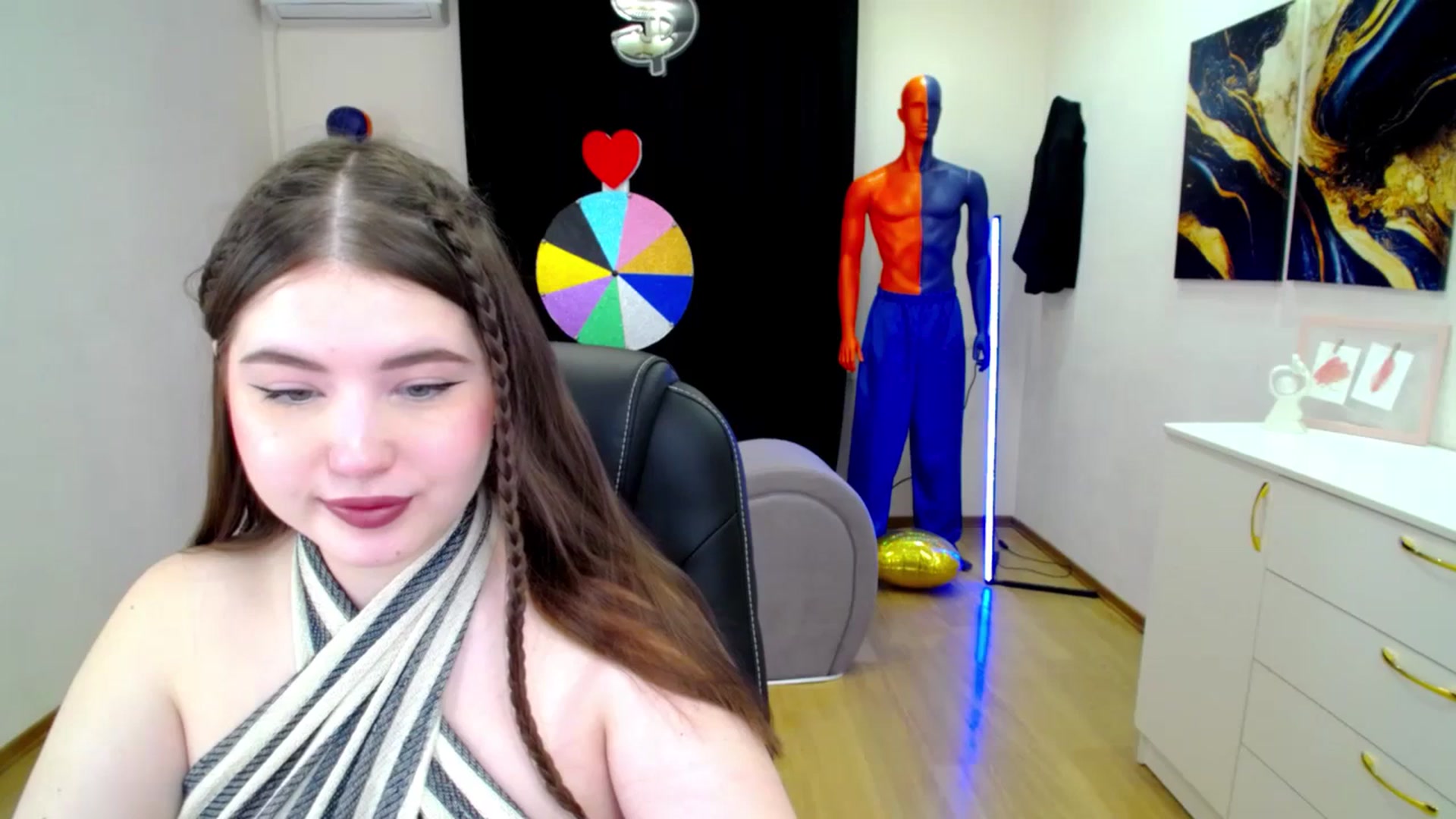 Gallery image thumbnail from AdmireMyEyes's myfreecams stream on, 03/25/2025, 18:44 image 13 of 20