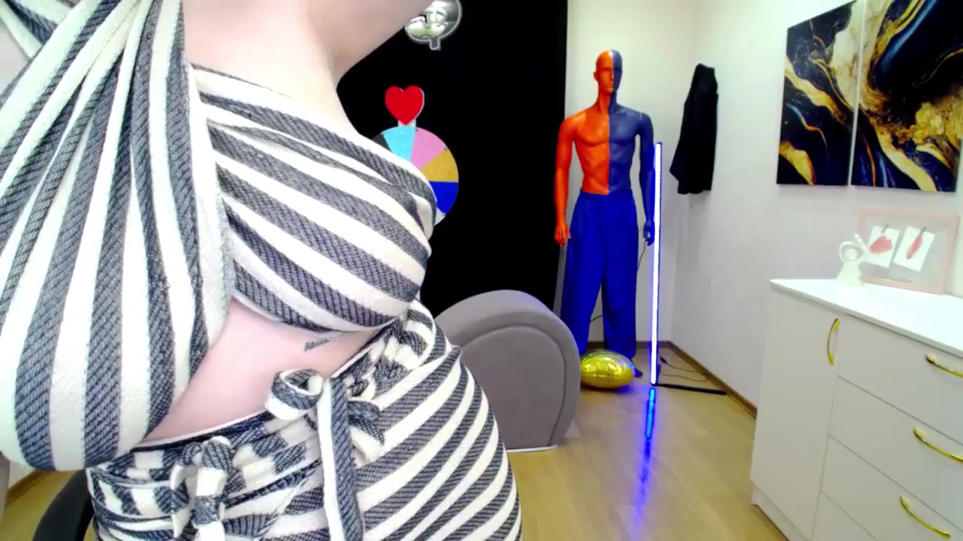 Gallery image thumbnail from AdmireMyEyes's myfreecams stream on, 03/25/2025, 18:44 image 16 of 20