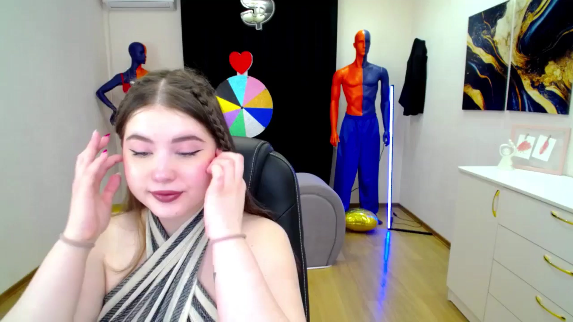 Gallery image thumbnail from AdmireMyEyes's myfreecams stream on, 03/25/2025, 18:44 image 9 of 20