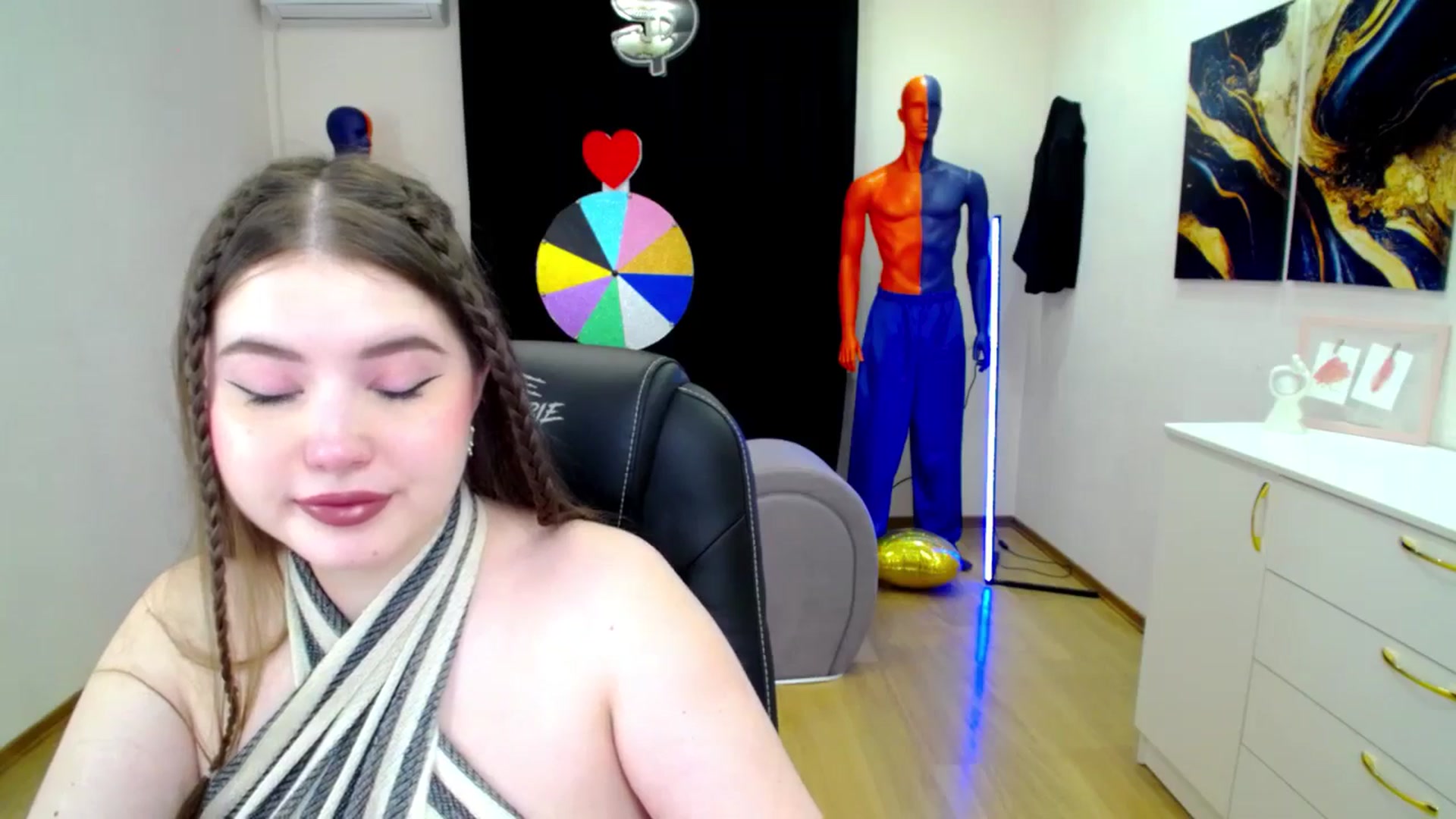 Gallery image thumbnail from AdmireMyEyes's myfreecams stream on, 03/25/2025, 18:44 image 8 of 20