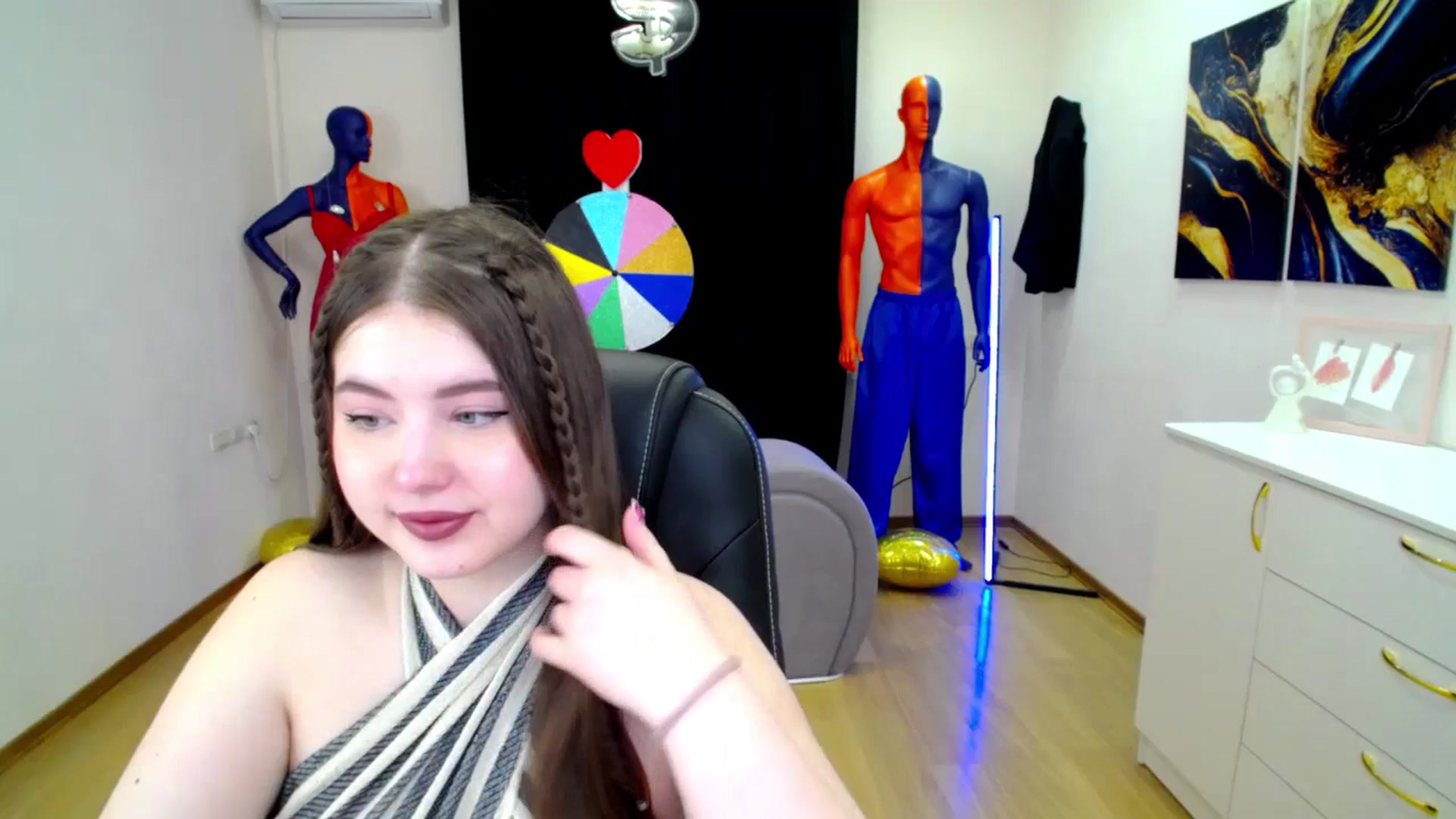 Gallery image thumbnail from AdmireMyEyes's myfreecams stream on, 03/25/2025, 18:44 image 11 of 20