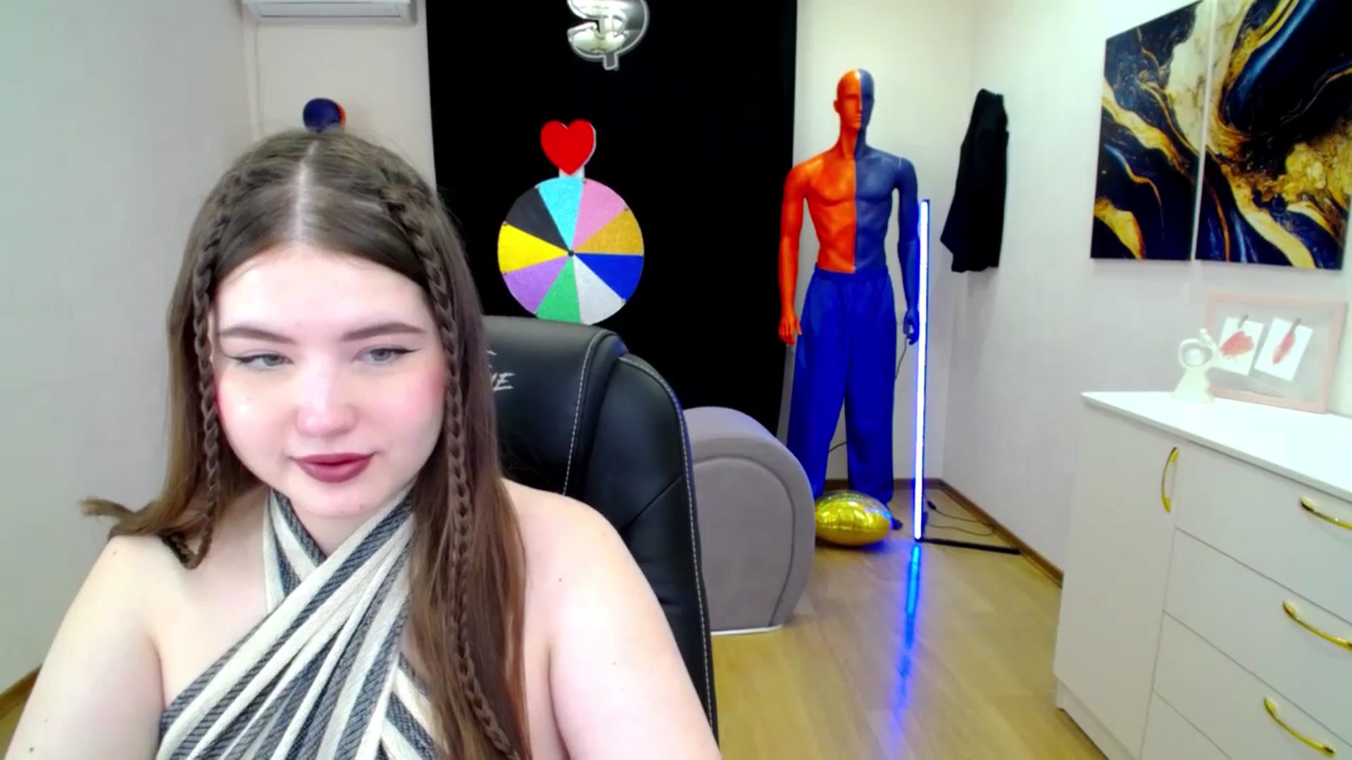 Gallery image thumbnail from AdmireMyEyes's myfreecams stream on, 03/25/2025, 18:44 image 12 of 20