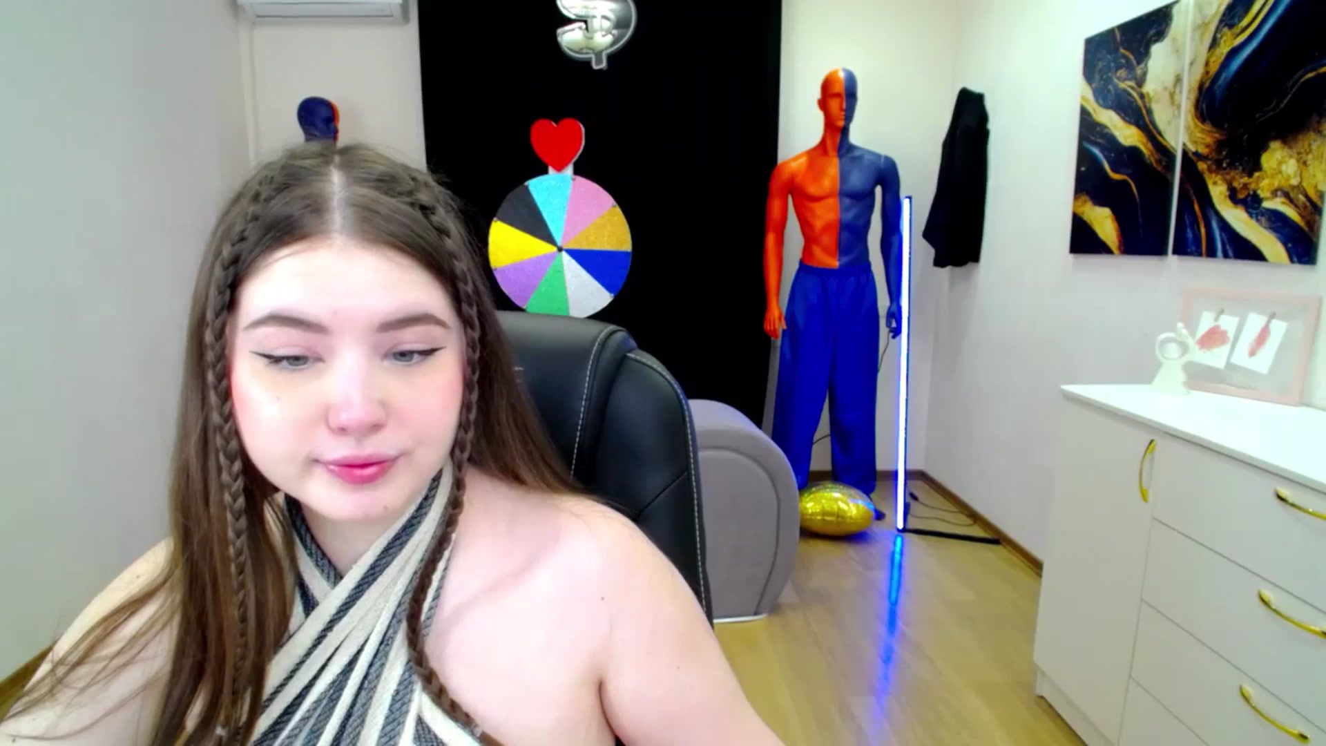 Gallery image thumbnail from AdmireMyEyes's myfreecams stream on, 03/25/2025, 18:44 image 6 of 20