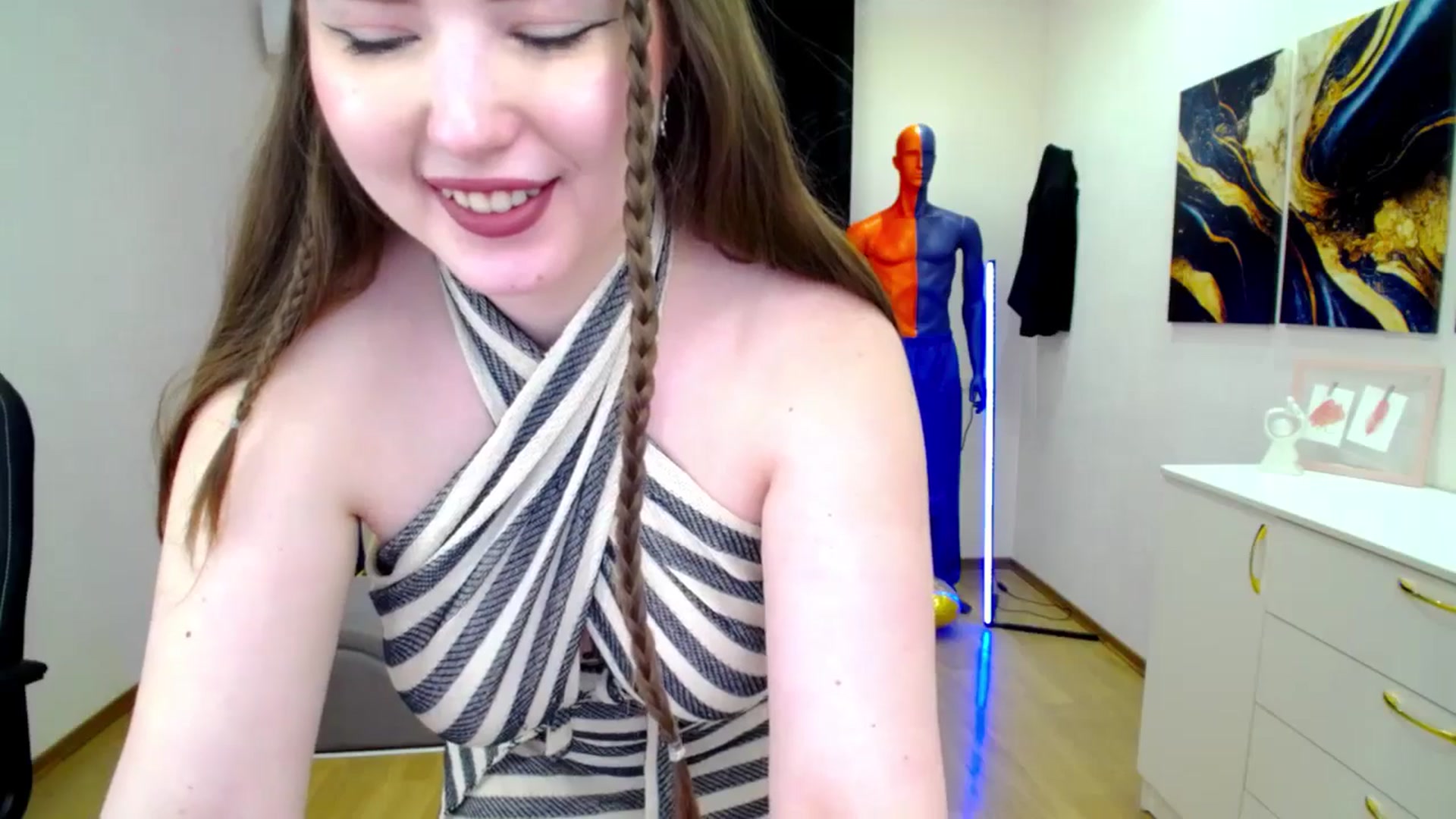 Gallery image thumbnail from AdmireMyEyes's myfreecams stream on, 03/25/2025, 19:03 image 10 of 20
