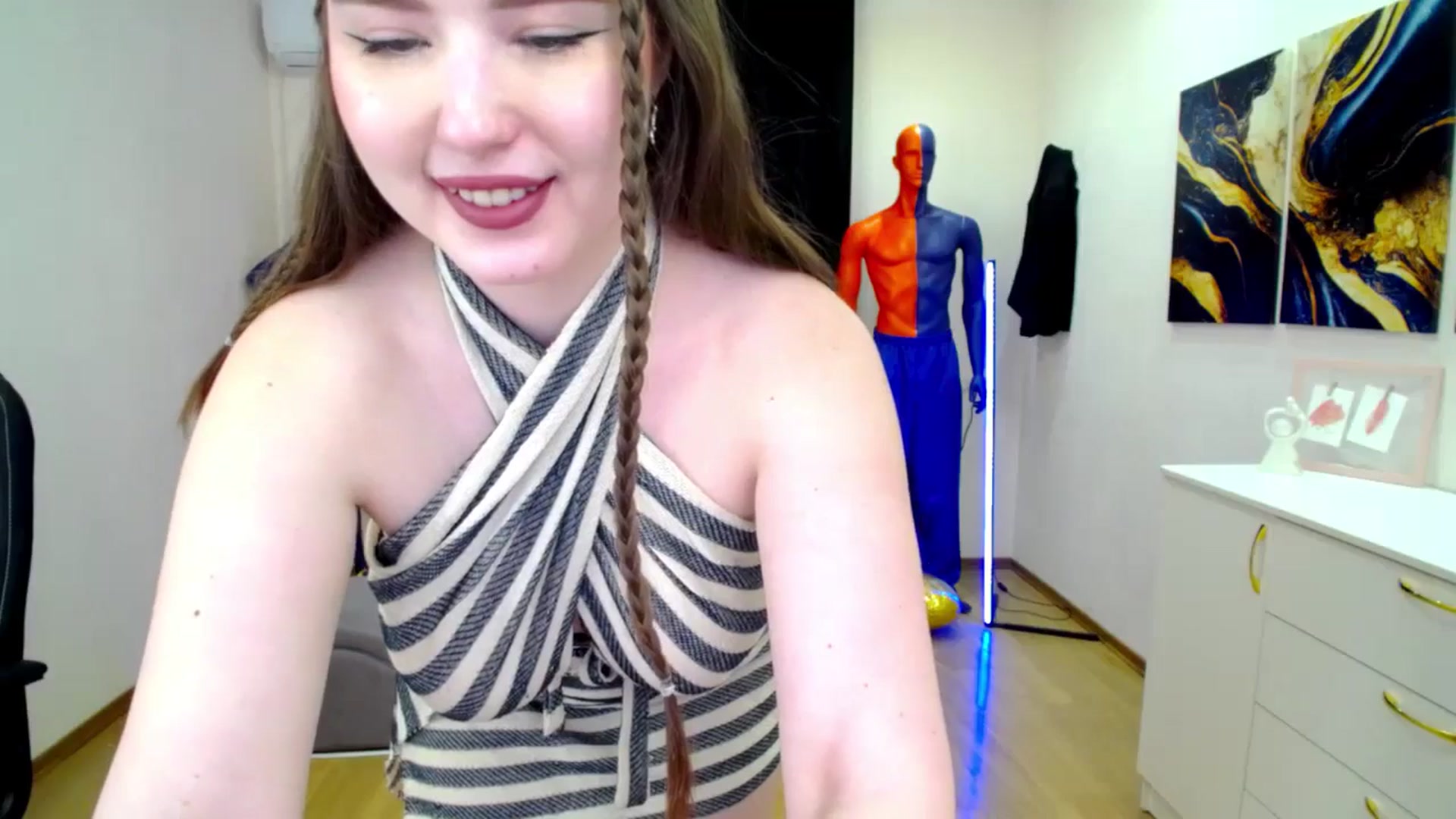 Gallery image thumbnail from AdmireMyEyes's myfreecams stream on, 03/25/2025, 19:03 image 9 of 20