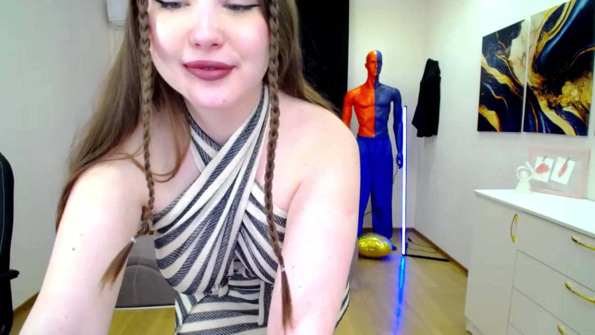 Gallery image thumbnail from AdmireMyEyes's myfreecams stream on, 03/25/2025, 19:03 image 5 of 20