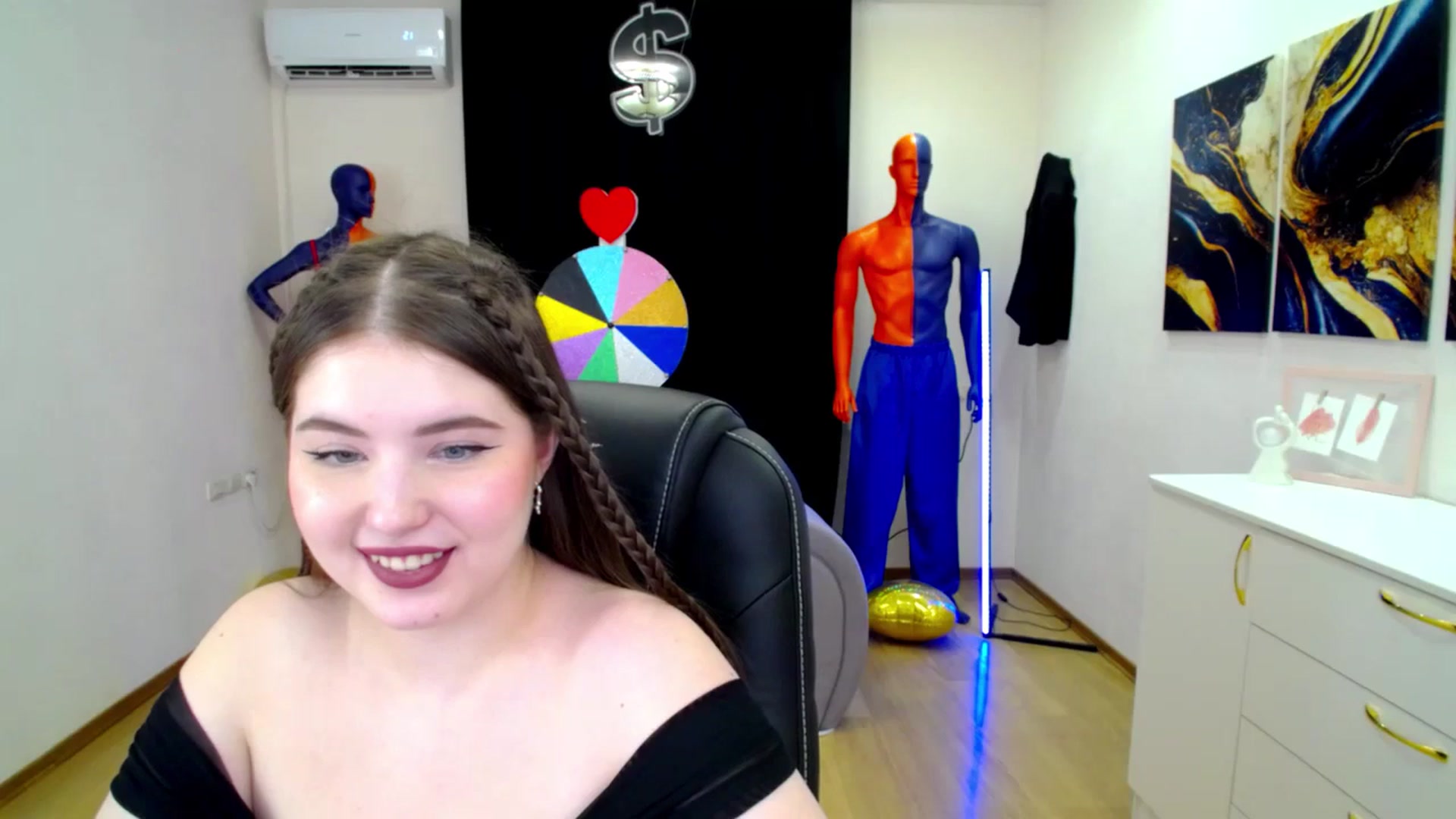 Gallery image thumbnail from AdmireMyEyes's myfreecams stream on, 03/25/2025, 22:57 image 19 of 20