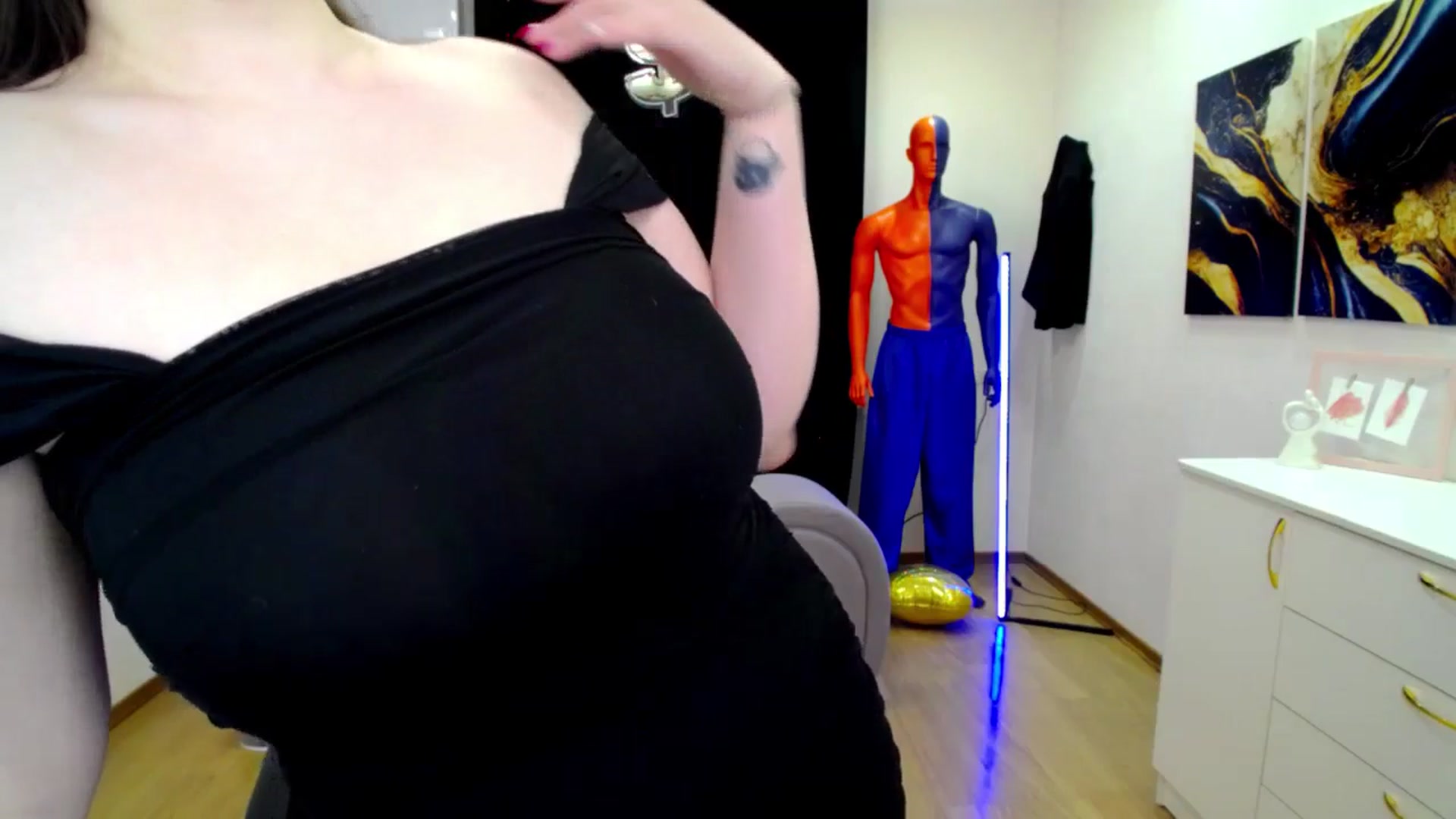 Gallery image thumbnail from AdmireMyEyes's myfreecams stream on, 03/25/2025, 22:57 image 10 of 20