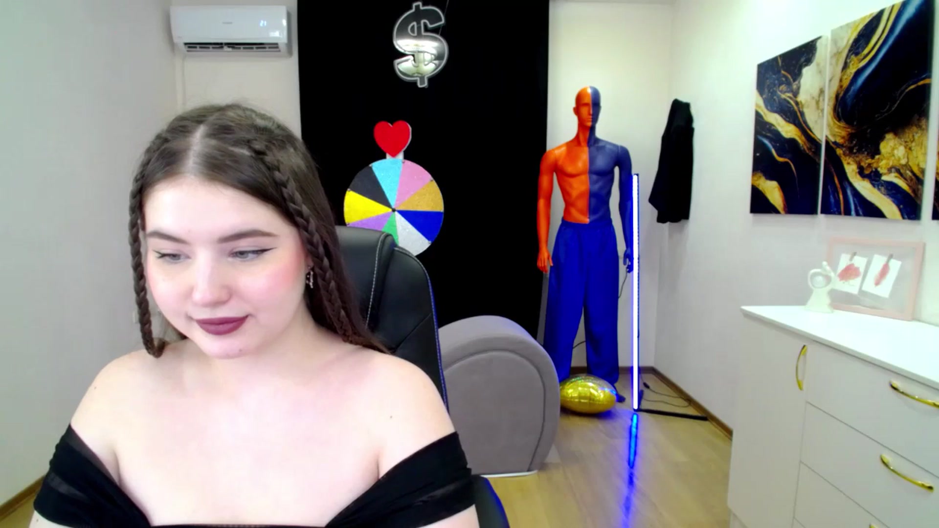 Gallery image thumbnail from AdmireMyEyes's myfreecams stream on, 03/25/2025, 22:57 image 16 of 20