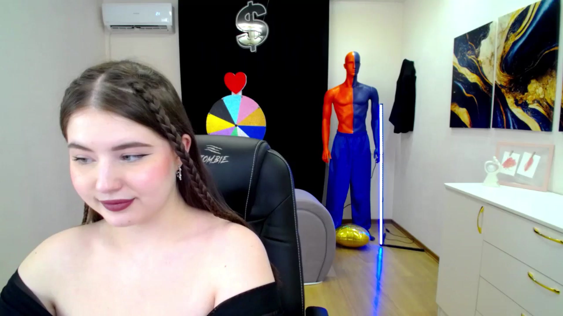 Gallery image thumbnail from AdmireMyEyes's myfreecams stream on, 03/25/2025, 22:57 image 18 of 20