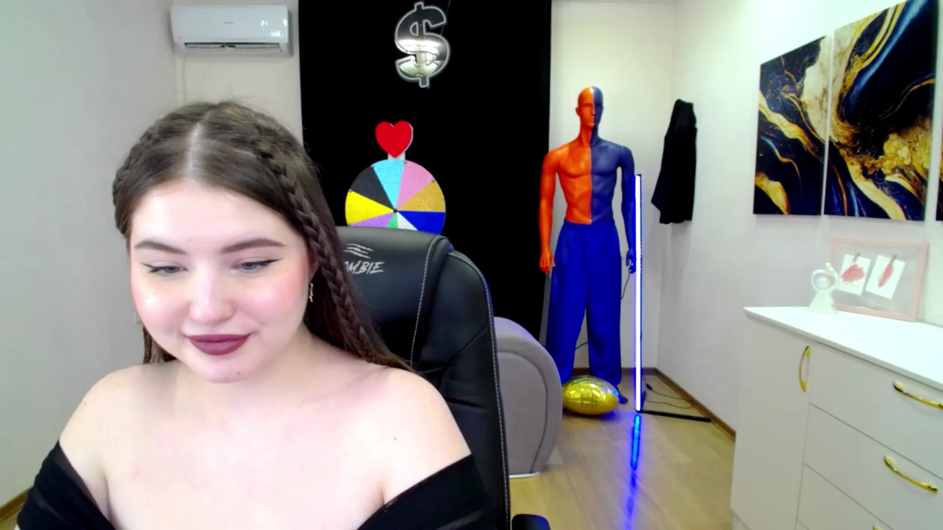 Gallery image thumbnail from AdmireMyEyes's myfreecams stream on, 03/25/2025, 22:57 image 17 of 20