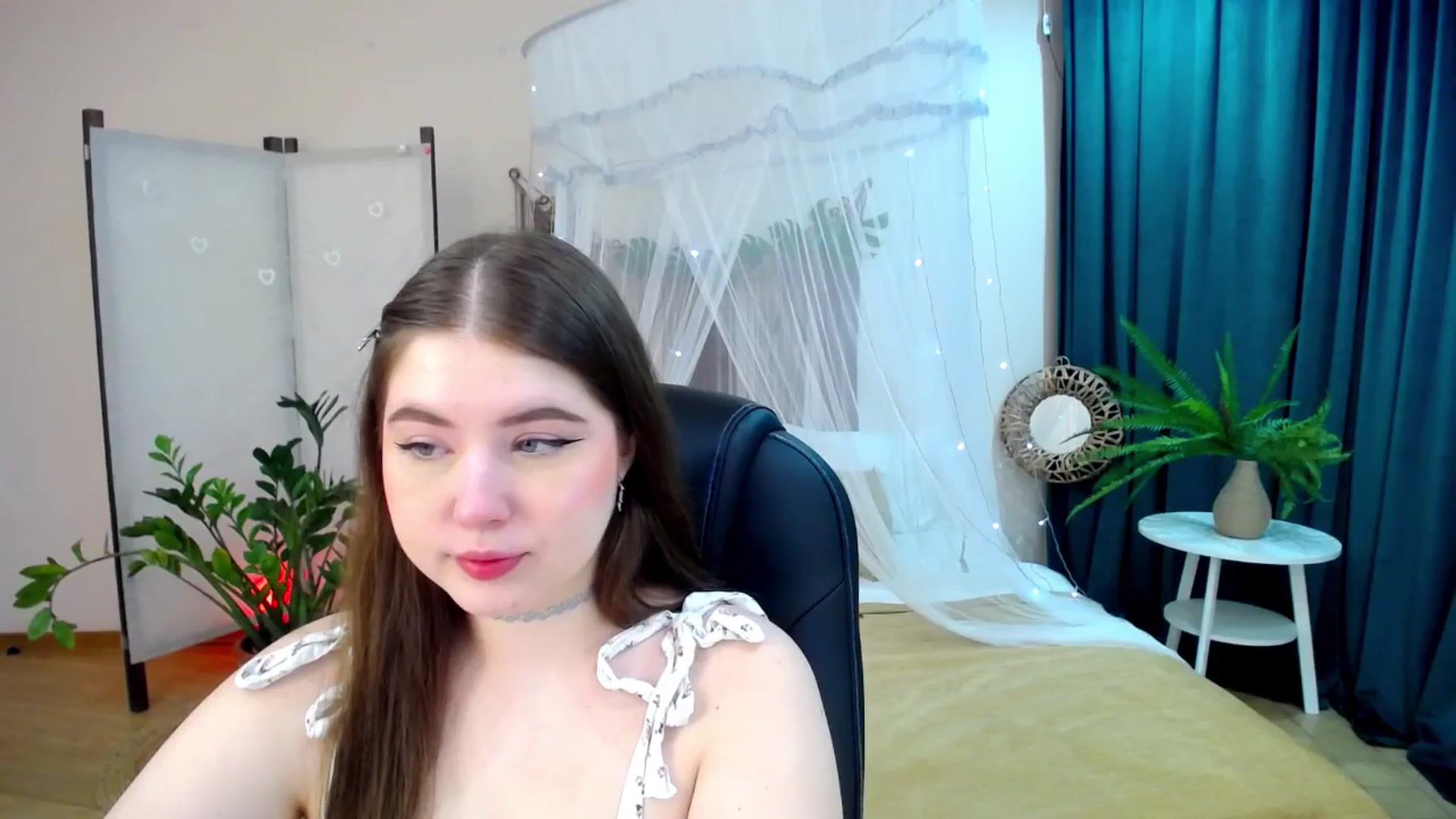 Gallery image thumbnail from AdmireMyEyes's myfreecams stream on, 03/26/2025, 18:37 image 3 of 20