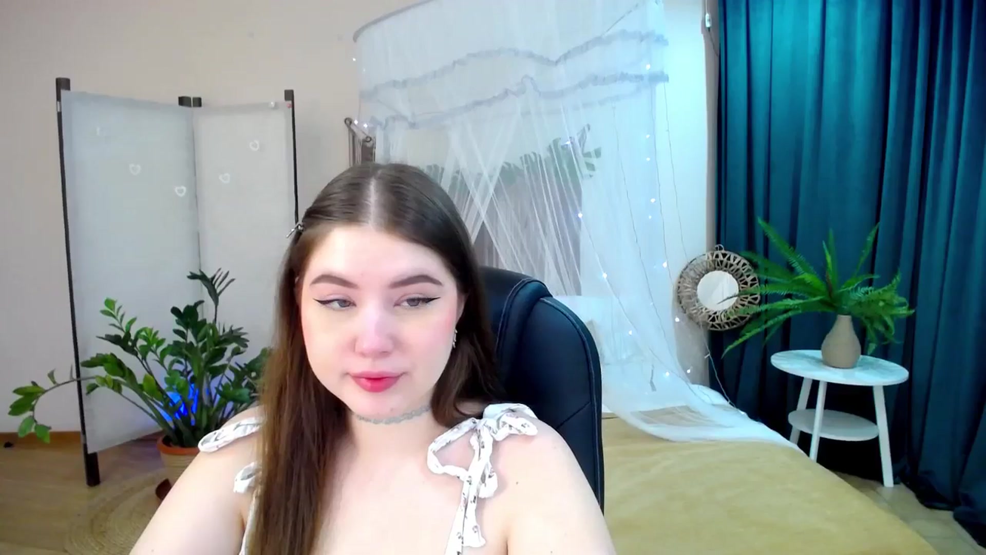 Gallery image thumbnail from AdmireMyEyes's myfreecams stream on, 03/26/2025, 18:37 image 10 of 20