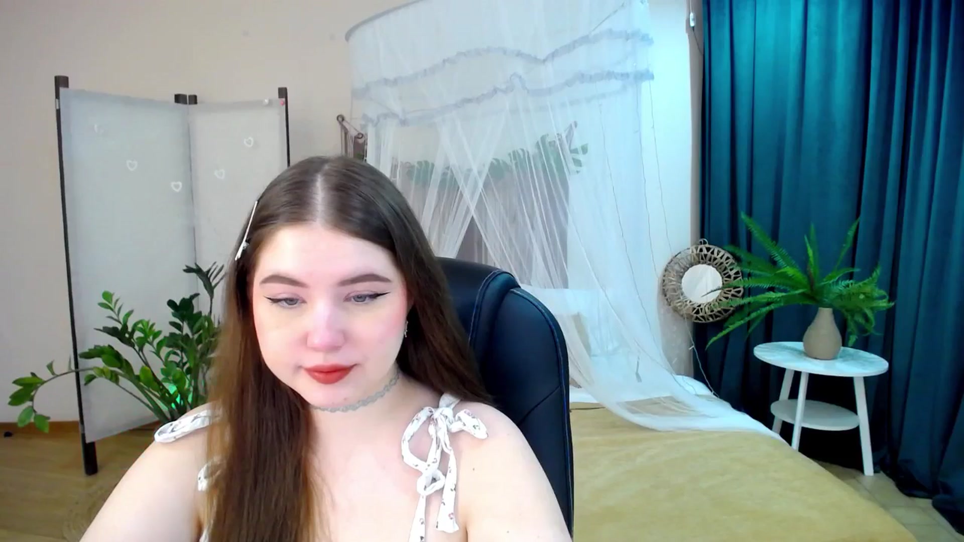 Gallery image thumbnail from AdmireMyEyes's myfreecams stream on, 03/26/2025, 18:37 image 18 of 20