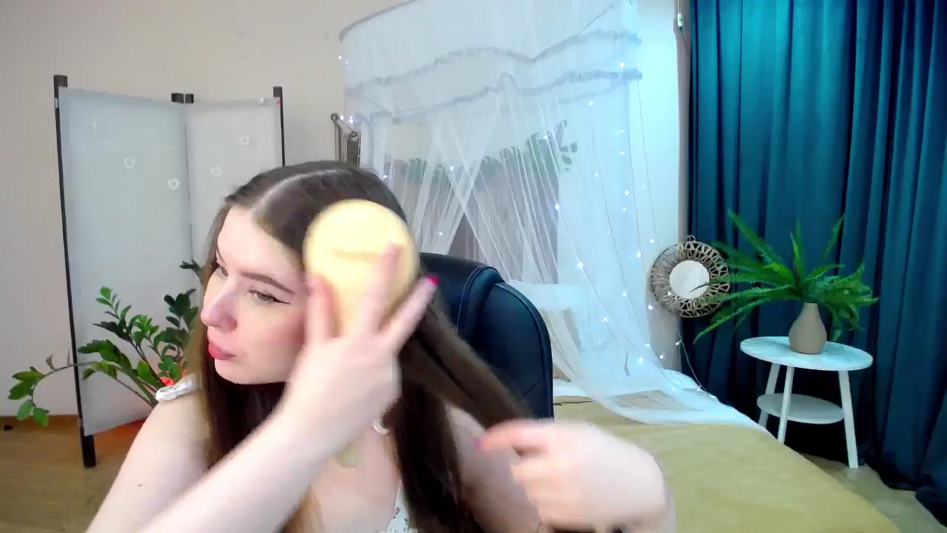 Gallery image thumbnail from AdmireMyEyes's myfreecams stream on, 03/26/2025, 18:37 image 14 of 20