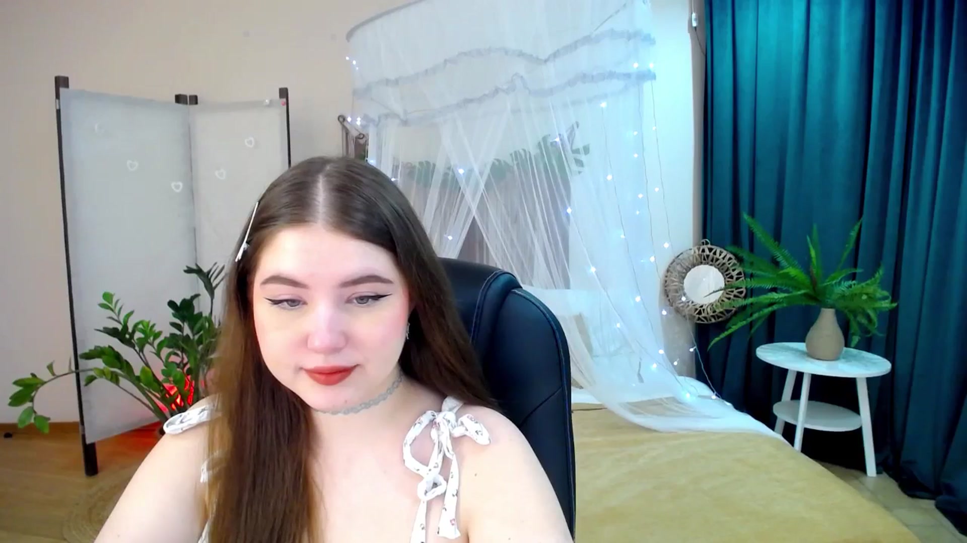 Gallery image thumbnail from AdmireMyEyes's myfreecams stream on, 03/26/2025, 18:37 image 19 of 20
