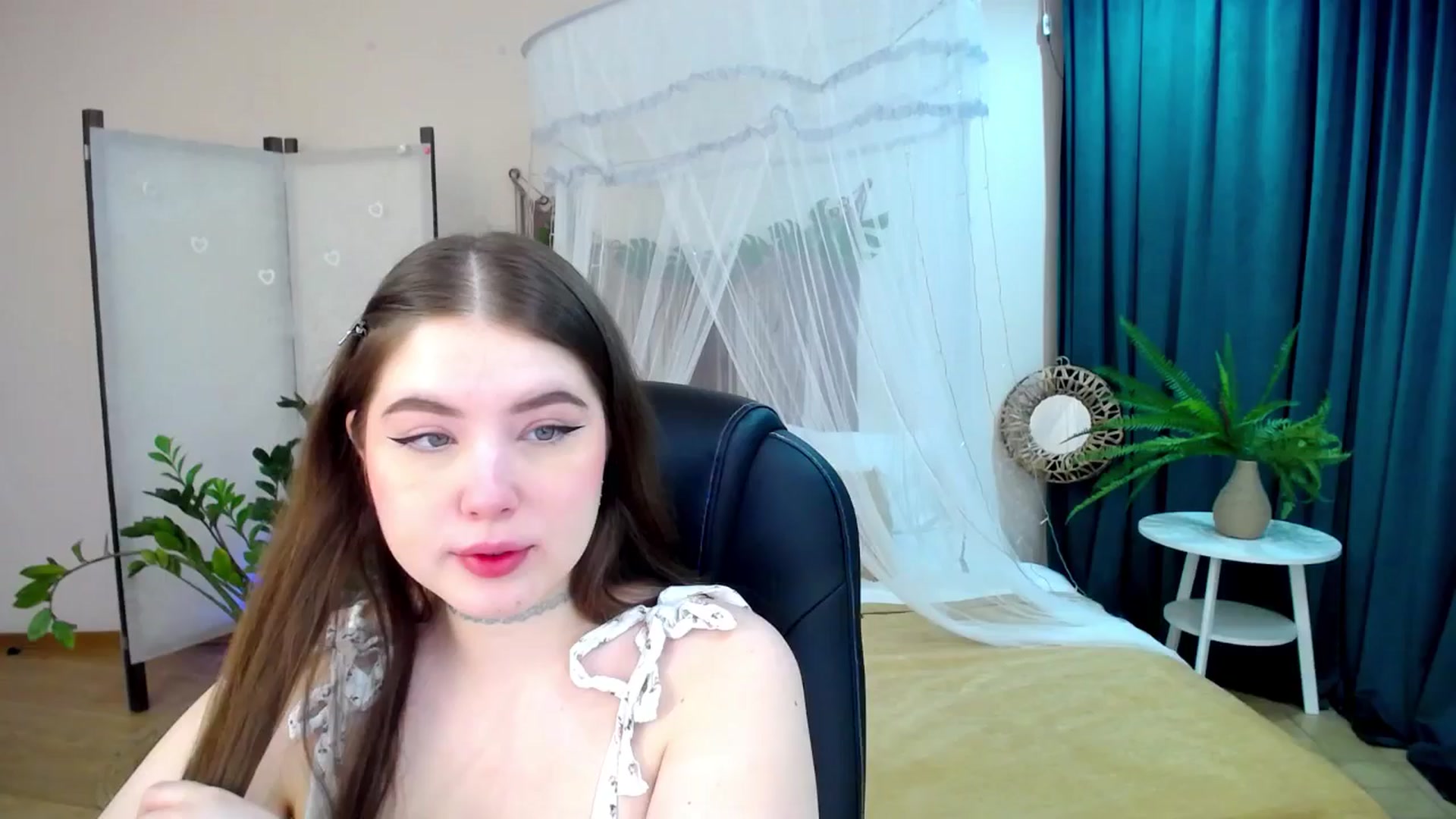 Gallery image thumbnail from AdmireMyEyes's myfreecams stream on, 03/26/2025, 18:37 image 1 of 20