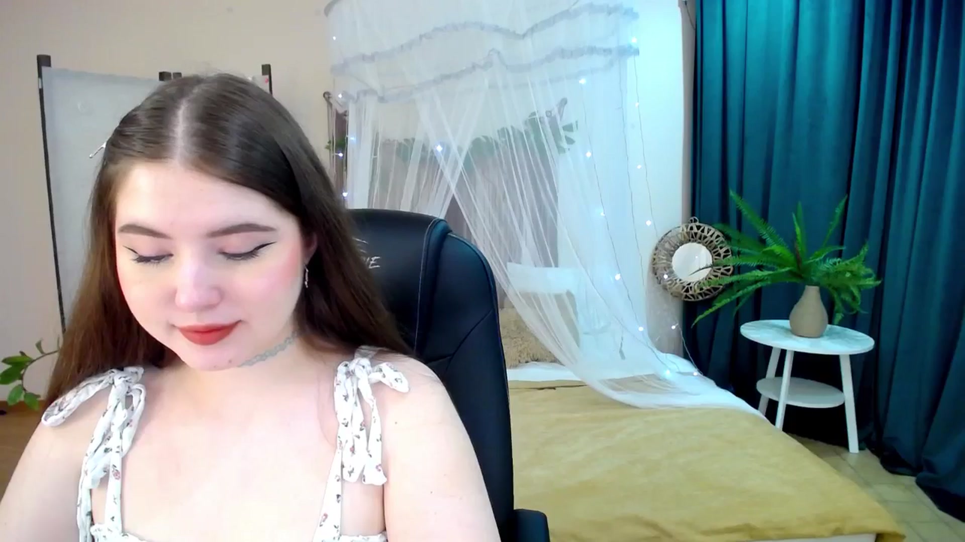 Gallery image thumbnail from AdmireMyEyes's myfreecams stream on, 03/26/2025, 19:14 image 10 of 20