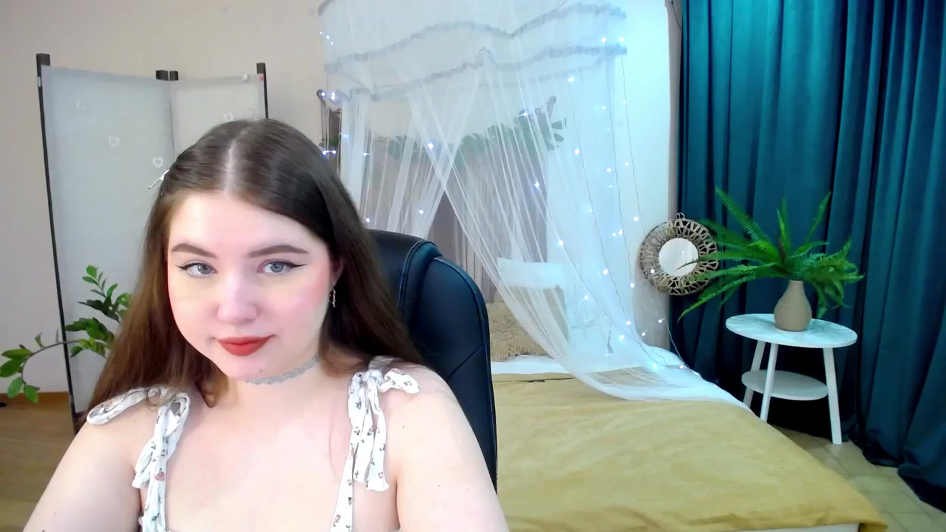 Gallery image thumbnail from AdmireMyEyes's myfreecams stream on, 03/26/2025, 19:14 image 13 of 20