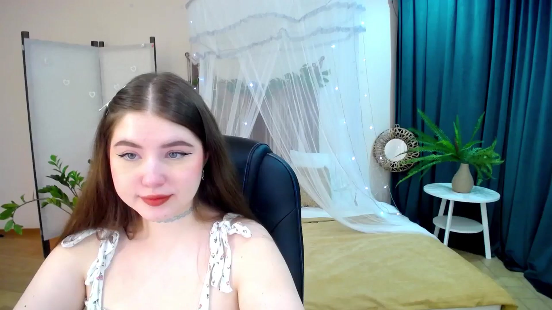 Gallery image thumbnail from AdmireMyEyes's myfreecams stream on, 03/26/2025, 19:14 image 14 of 20