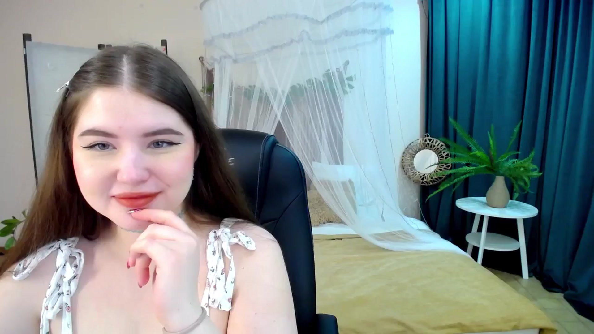Gallery image thumbnail from AdmireMyEyes's myfreecams stream on, 03/26/2025, 19:14 image 11 of 20
