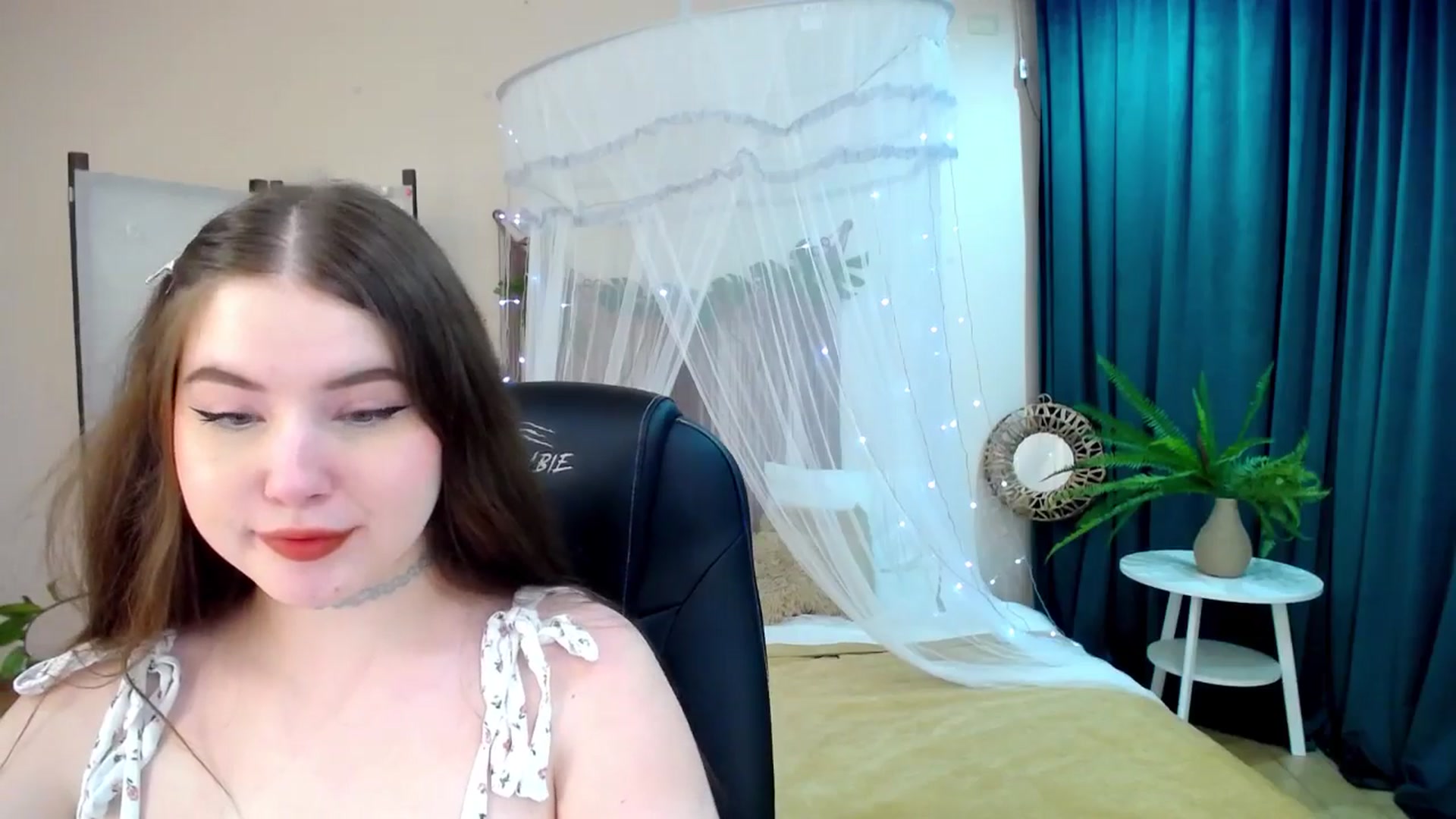 Gallery image thumbnail from AdmireMyEyes's myfreecams stream on, 03/26/2025, 19:14 image 8 of 20