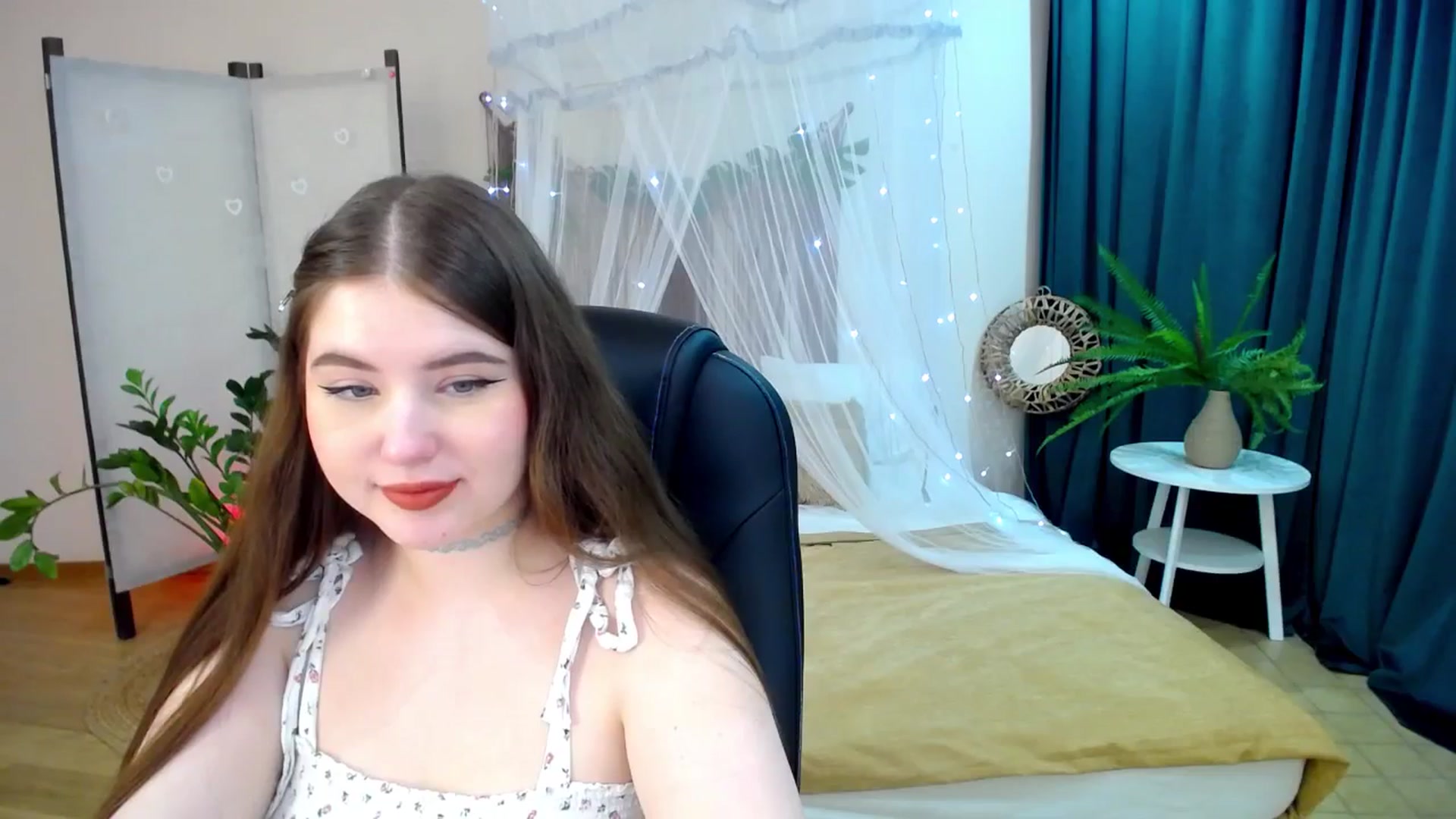Gallery image thumbnail from AdmireMyEyes's myfreecams stream on, 03/26/2025, 21:08 image 9 of 20