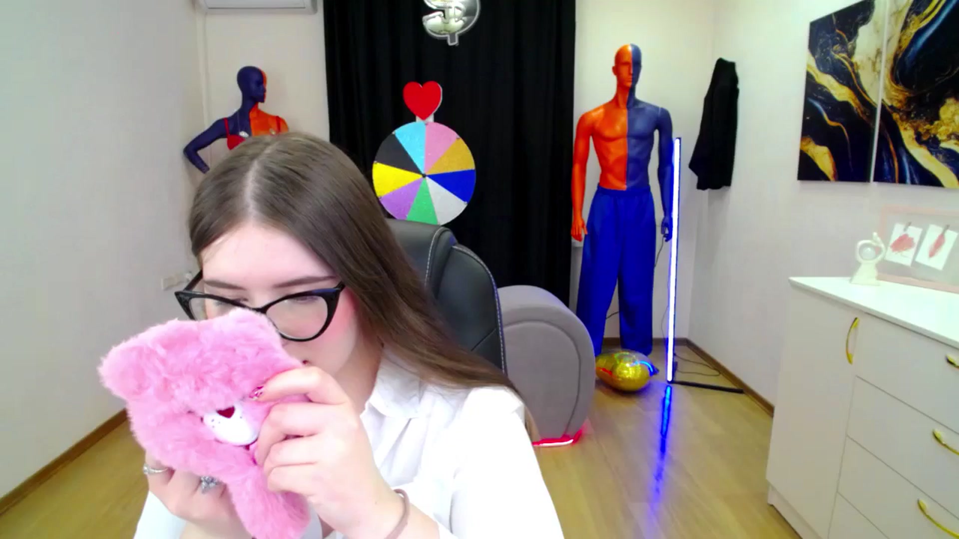 Gallery image thumbnail from AdmireMyEyes's myfreecams stream on, 03/28/2025, 08:58 image 1 of 20