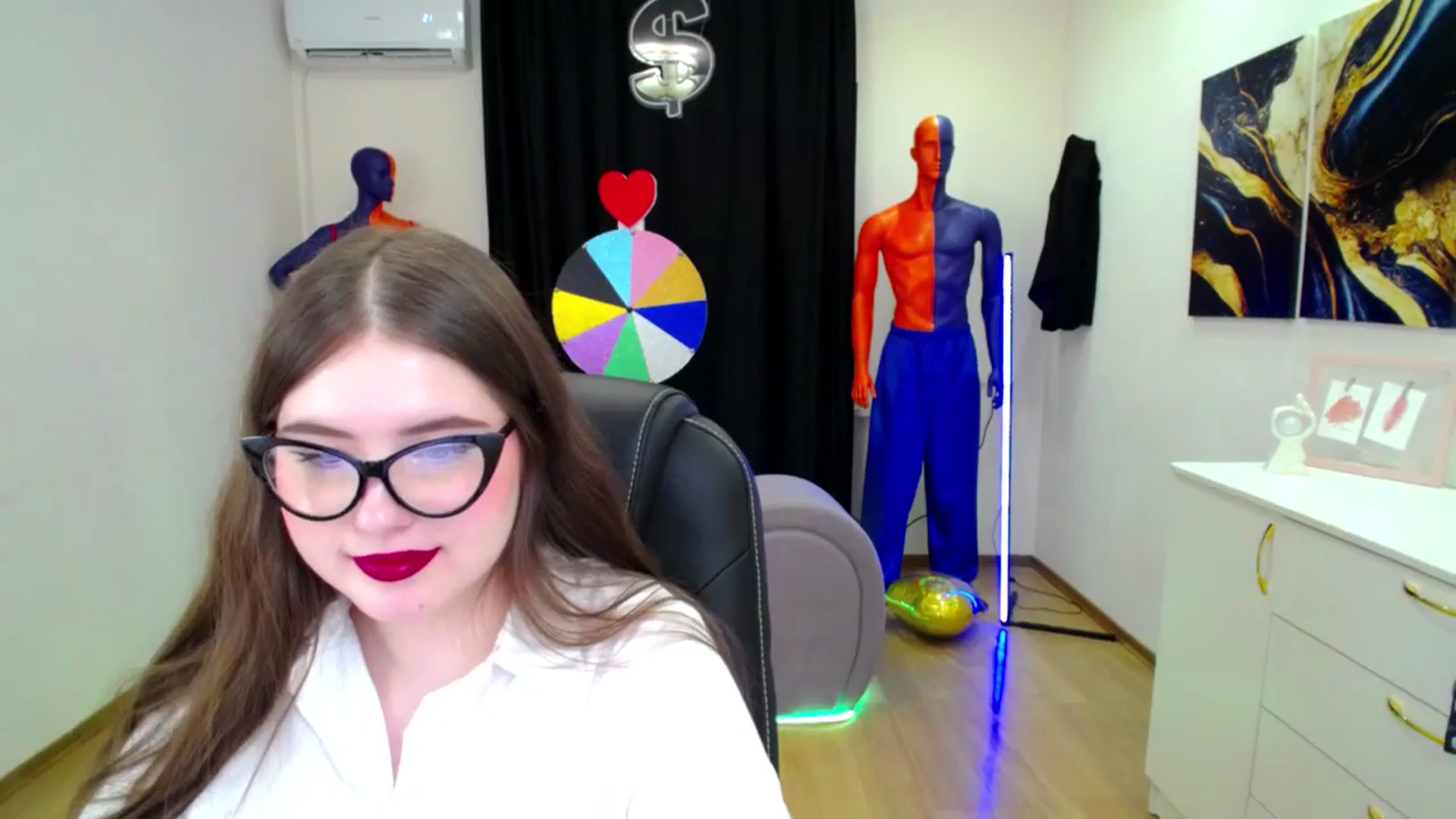 Gallery image thumbnail from AdmireMyEyes's myfreecams stream on, 03/28/2025, 08:58 image 19 of 20