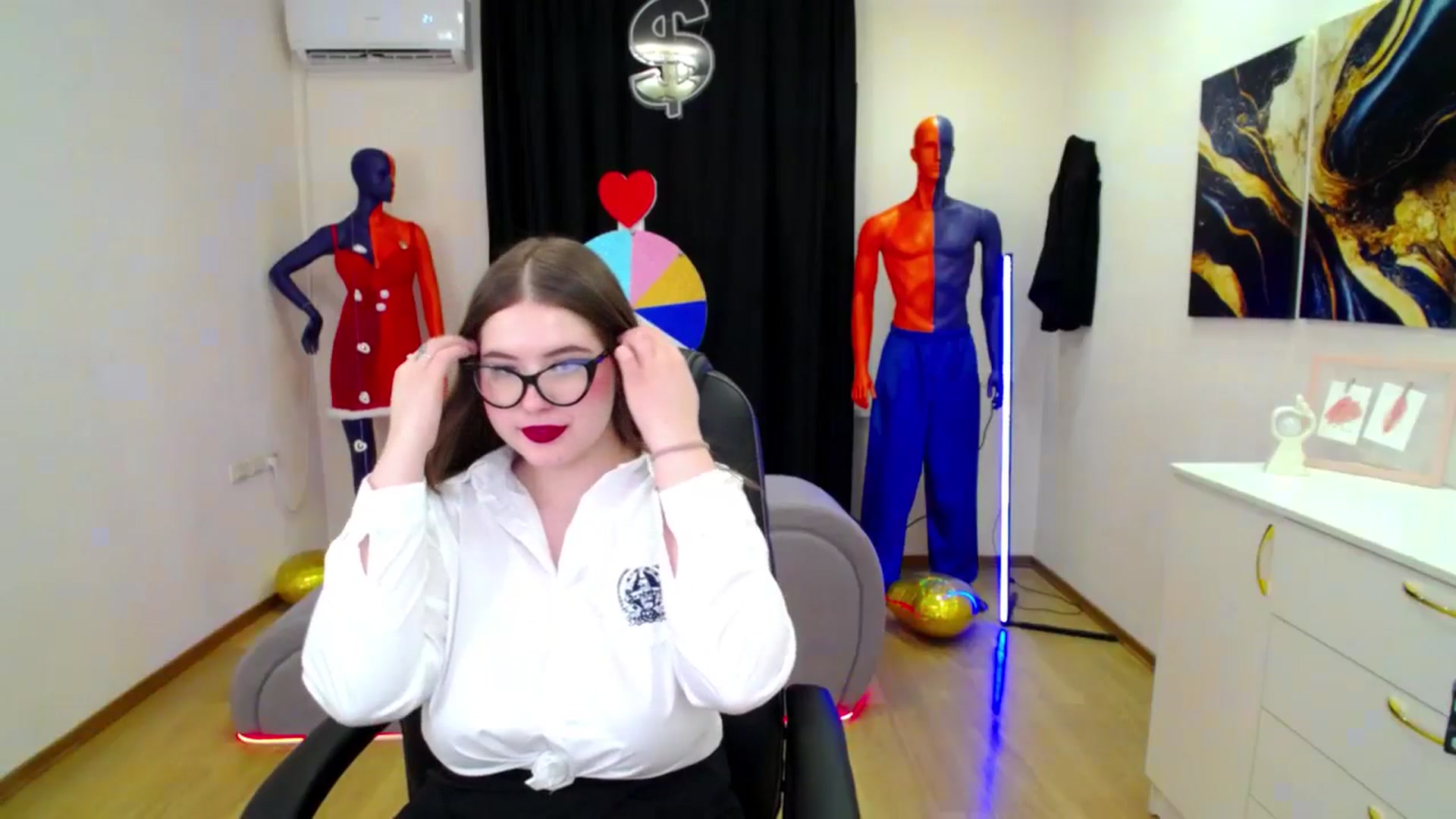 Gallery image thumbnail from AdmireMyEyes's myfreecams stream on, 03/28/2025, 09:47 image 9 of 20