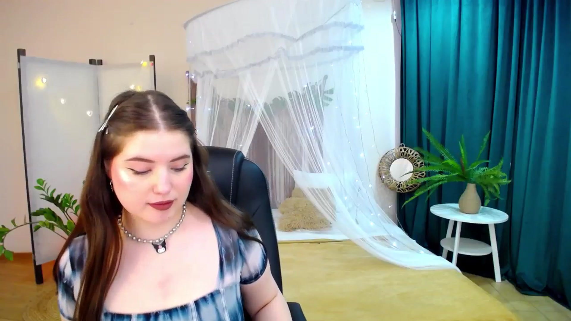 Gallery image thumbnail from AdmireMyEyes's myfreecams stream on, 03/30/2025, 07:47 image 11 of 20