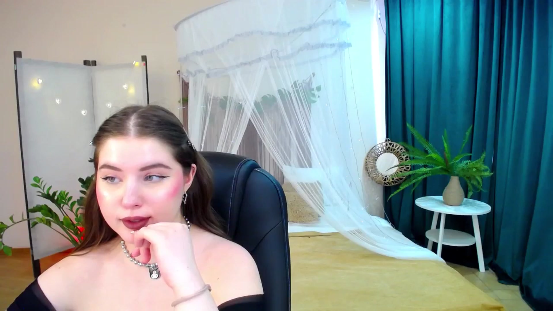 Gallery image thumbnail from AdmireMyEyes's myfreecams stream on, 03/30/2025, 09:29 image 18 of 20