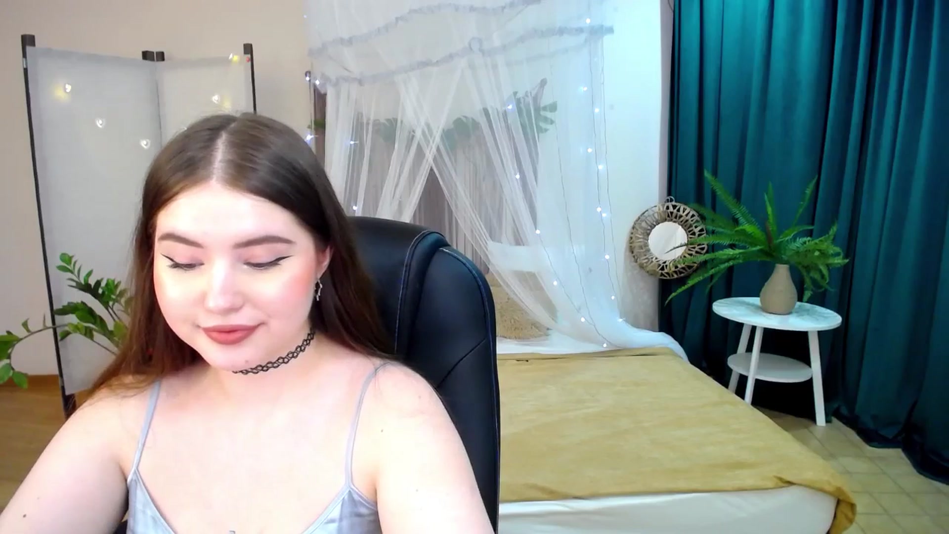 Gallery image thumbnail from AdmireMyEyes's myfreecams stream on, 03/31/2025, 07:19 image 16 of 20