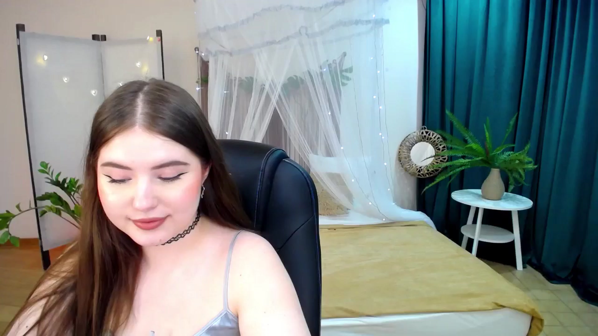 Gallery image thumbnail from AdmireMyEyes's myfreecams stream on, 03/31/2025, 07:47 image 1 of 20
