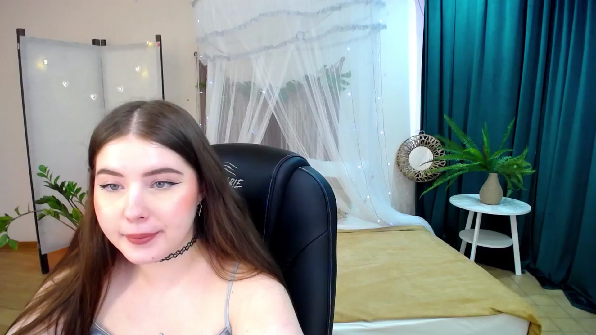 Gallery image thumbnail from AdmireMyEyes's myfreecams stream on, 03/31/2025, 09:33 image 11 of 20
