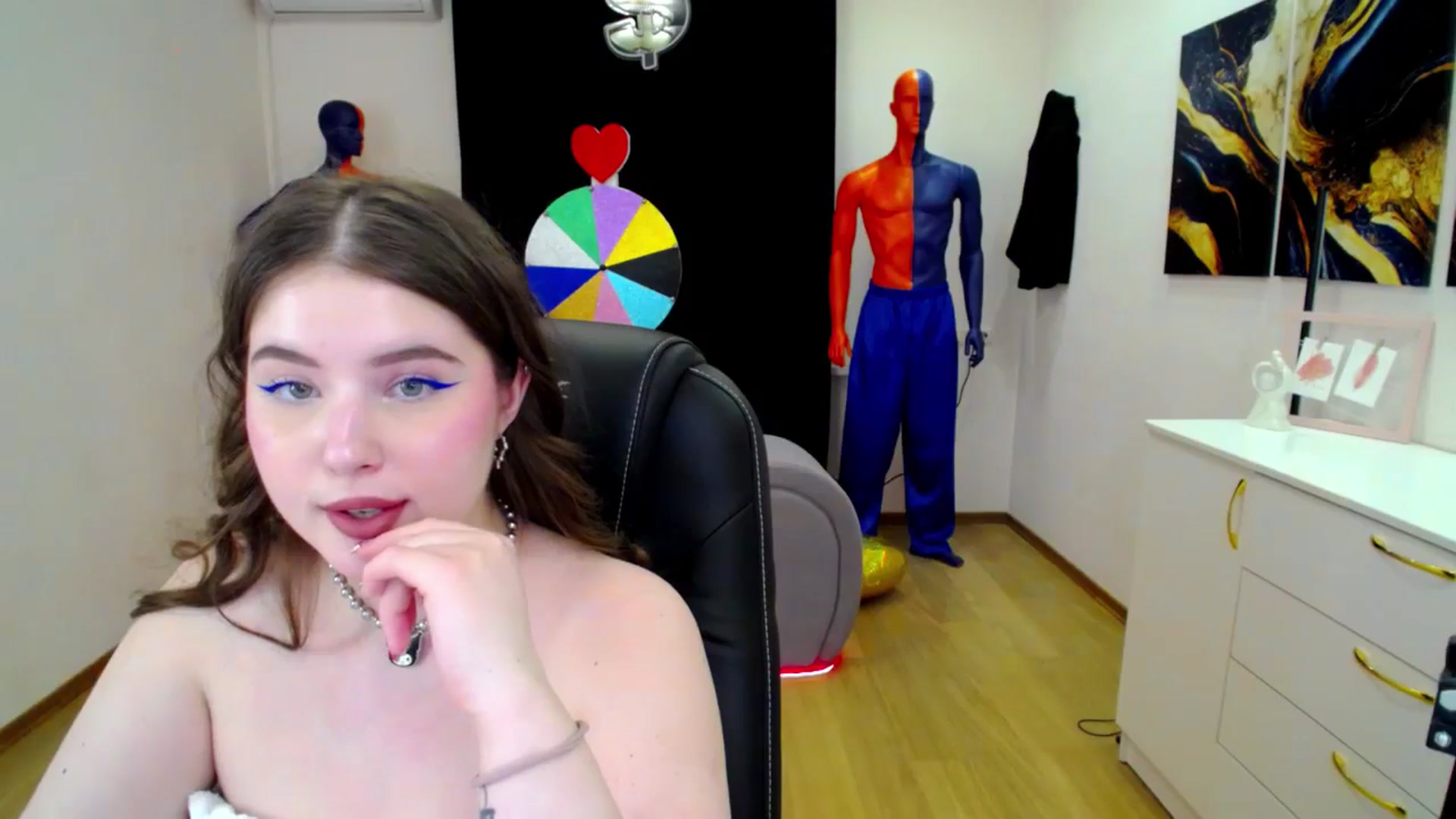 Gallery image thumbnail from AdmireMyEyes's myfreecams stream on, 04/02/2025, 09:48 image 13 of 20