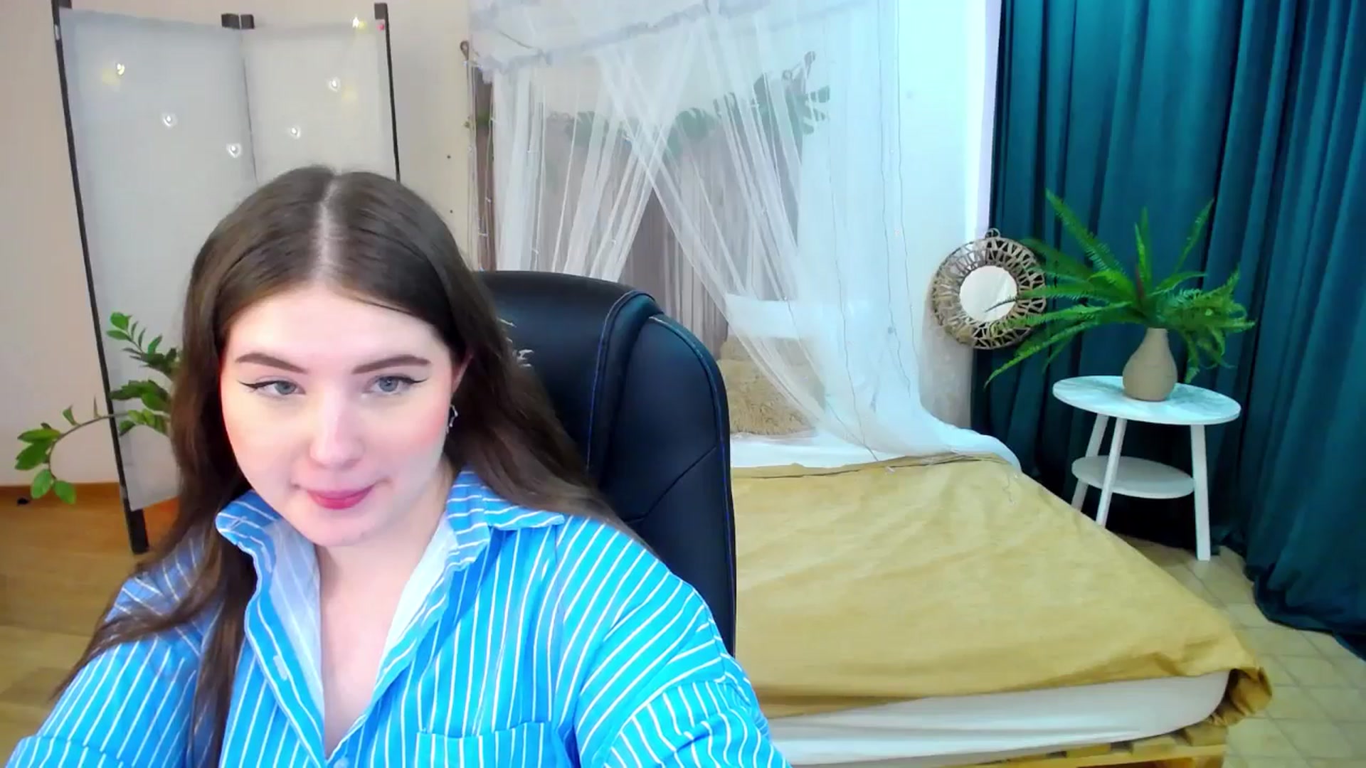 Gallery image thumbnail from AdmireMyEyes's myfreecams stream on, 04/03/2025, 07:47 image 5 of 20
