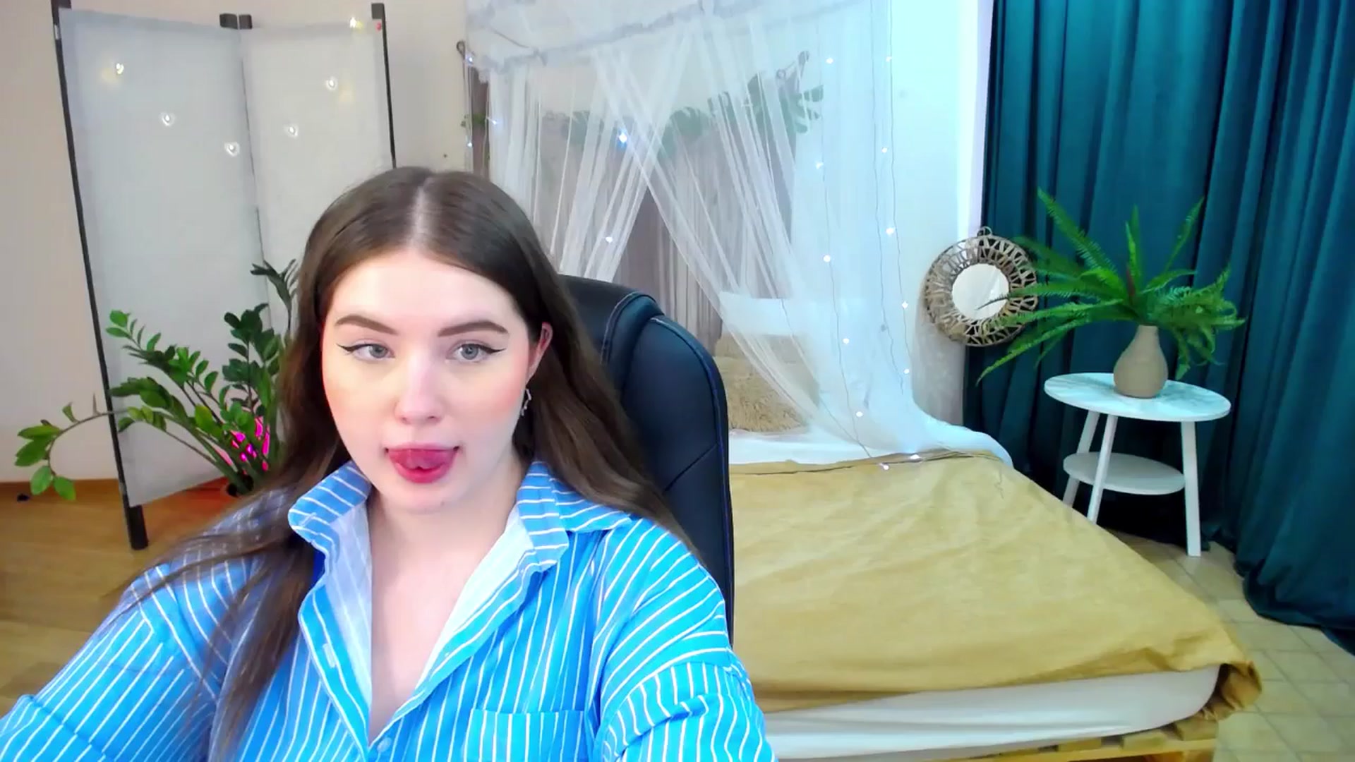 Gallery image thumbnail from AdmireMyEyes's myfreecams stream on, 04/03/2025, 07:47 image 1 of 20