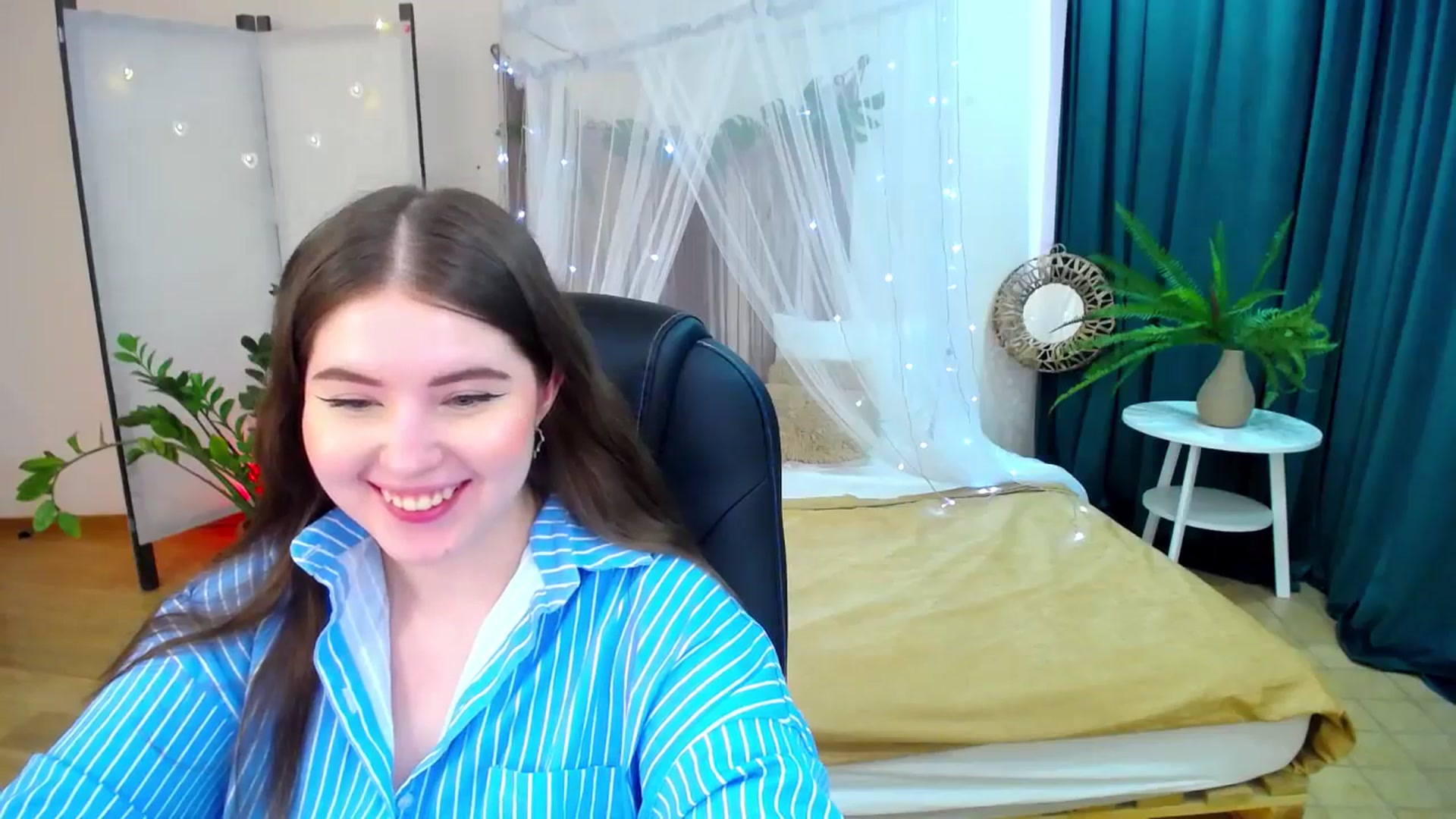 Gallery image thumbnail from AdmireMyEyes's myfreecams stream on, 04/03/2025, 07:47 image 4 of 20