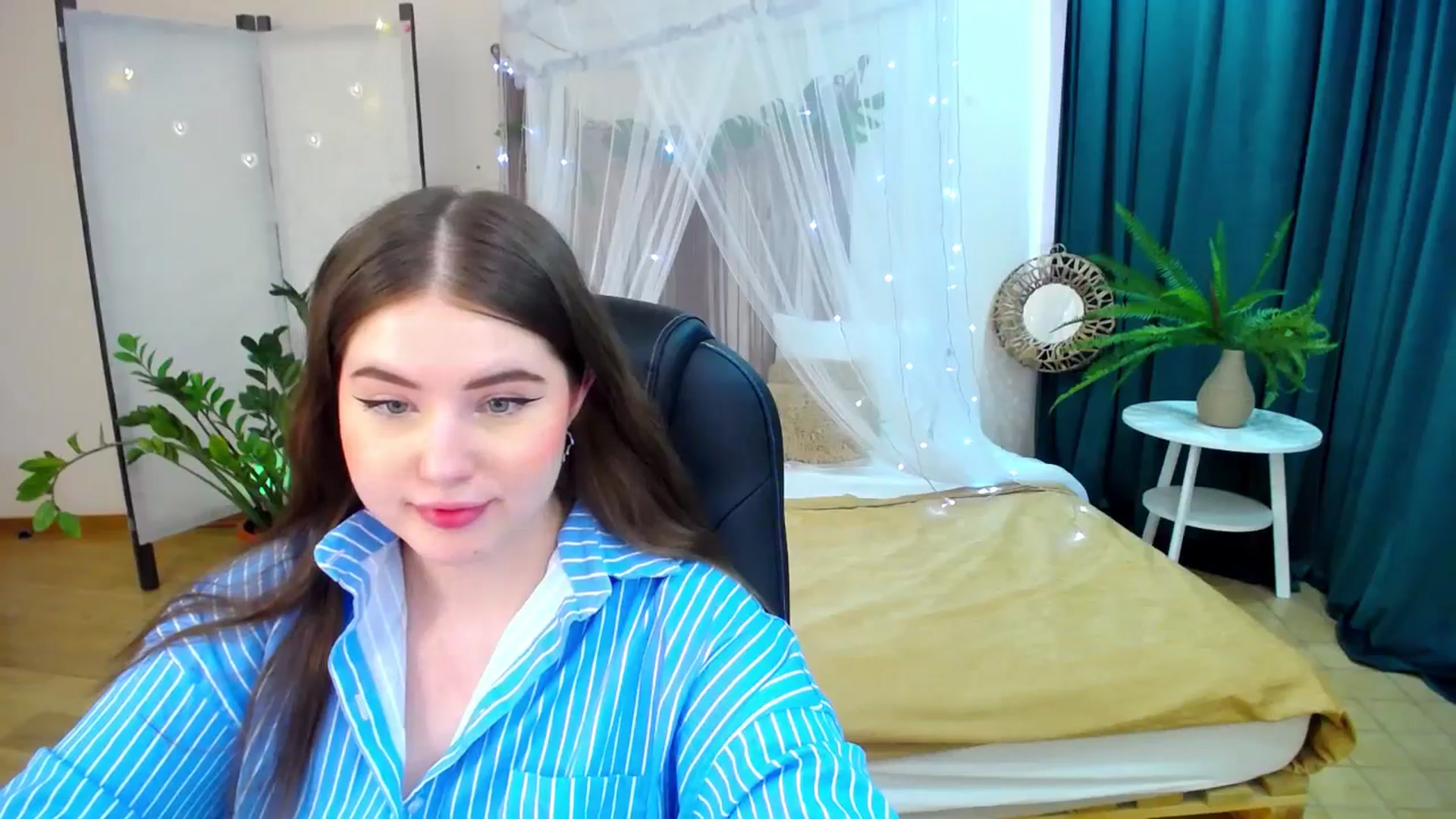 Gallery image thumbnail from AdmireMyEyes's myfreecams stream on, 04/03/2025, 07:47 image 3 of 20